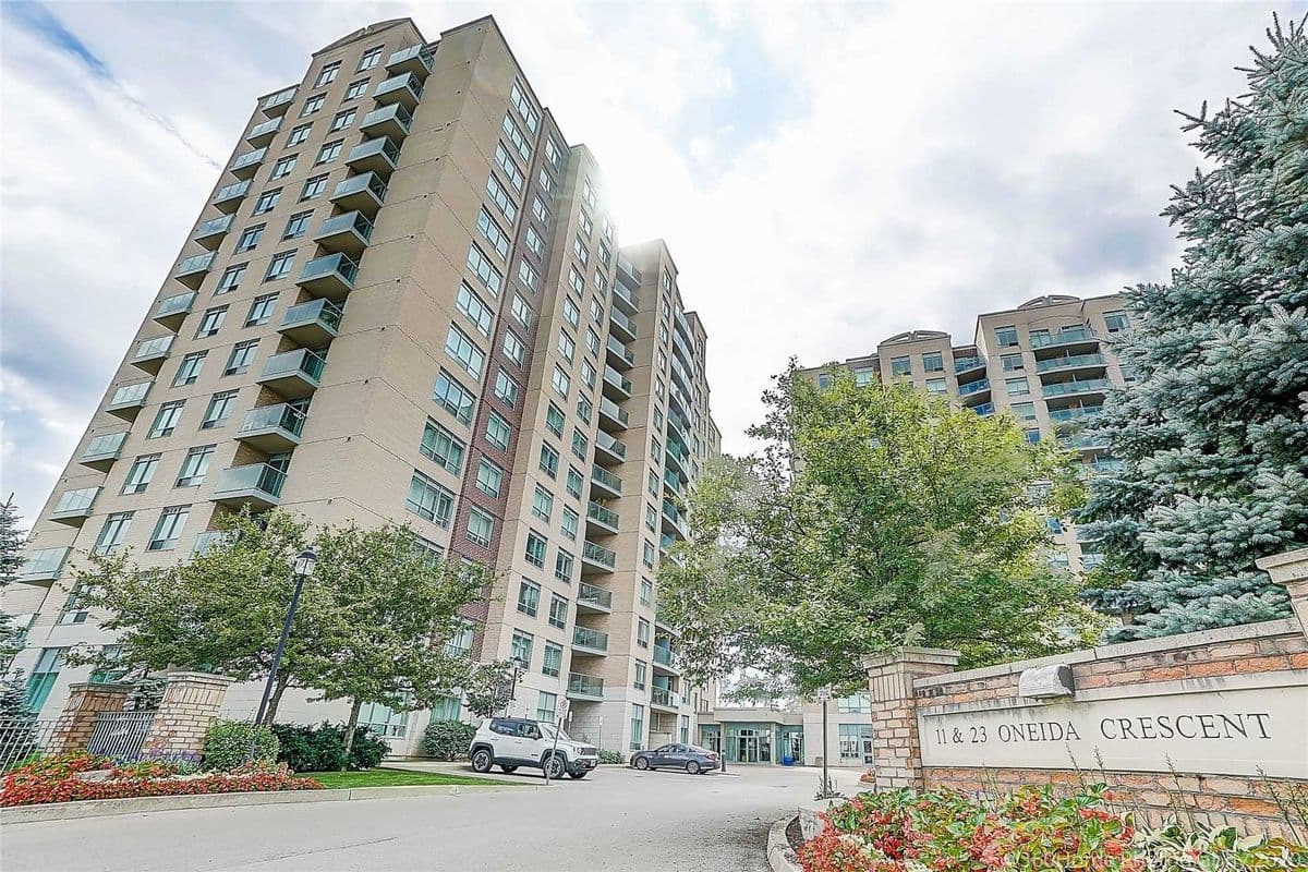 11 Oneida Crescent Unit 1010 Richmond Hill, ON L4B 0A1