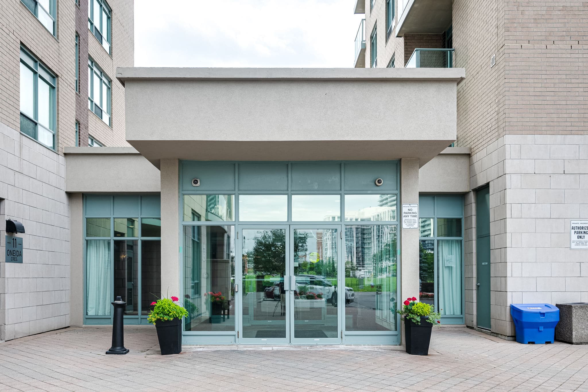 11 Oneida Crescent Unit 1010 Richmond Hill, ON L4B 0A1
