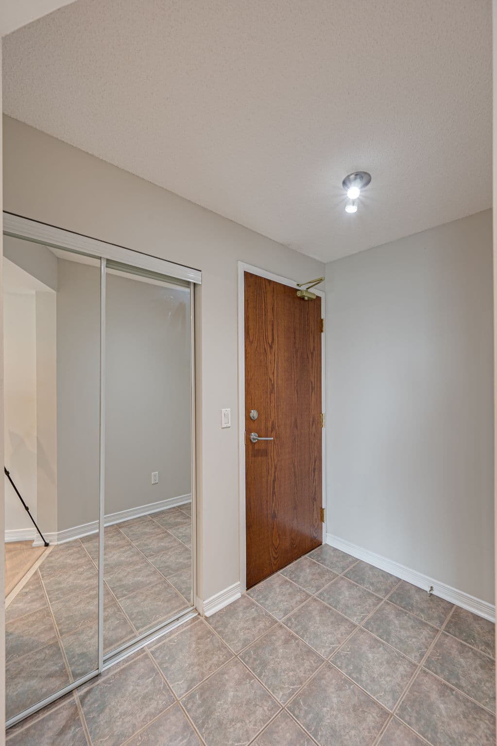 11 Oneida Crescent Unit 1010 Richmond Hill, ON L4B 0A1