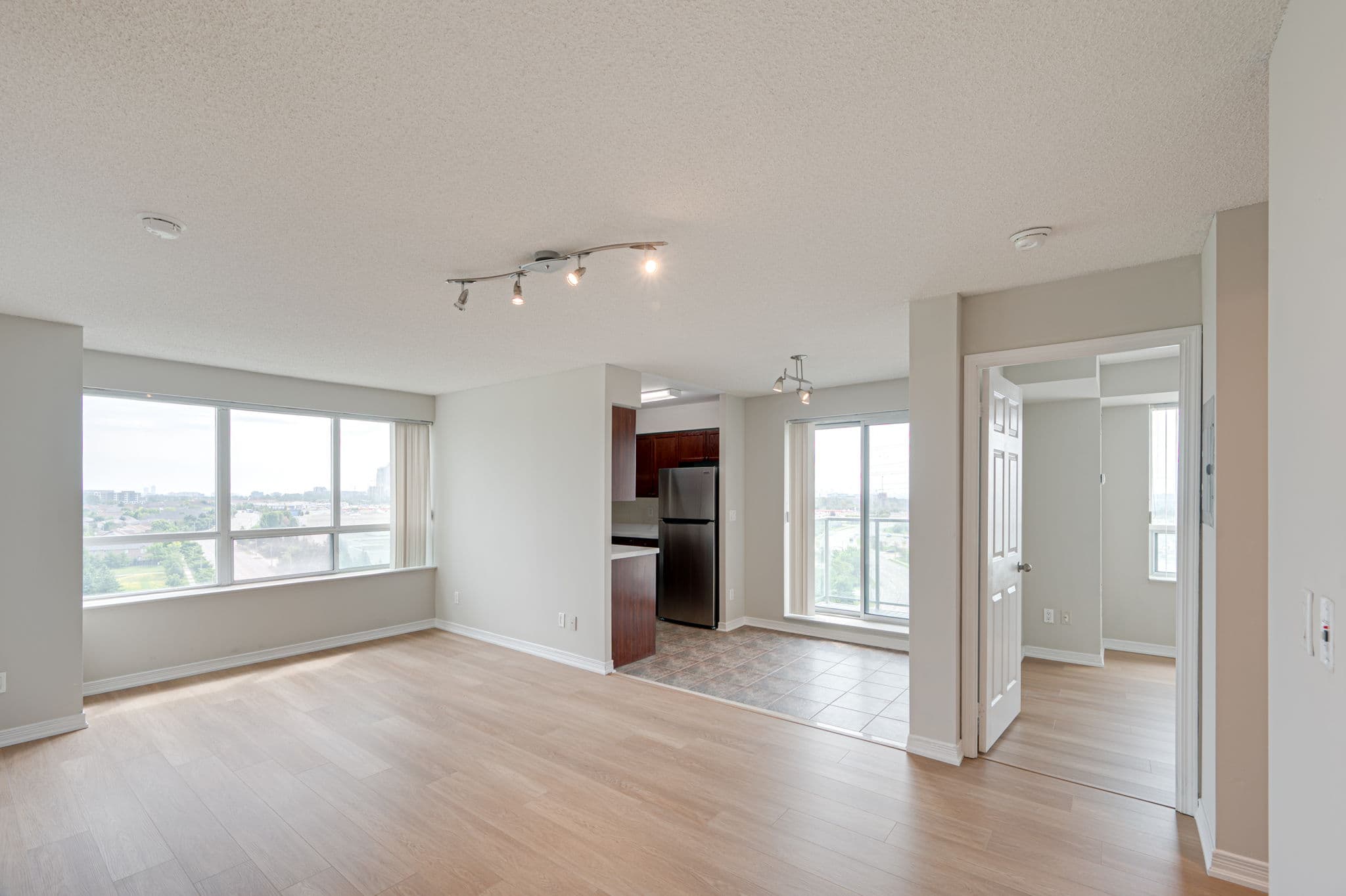 11 Oneida Crescent Unit 1010 Richmond Hill, ON L4B 0A1