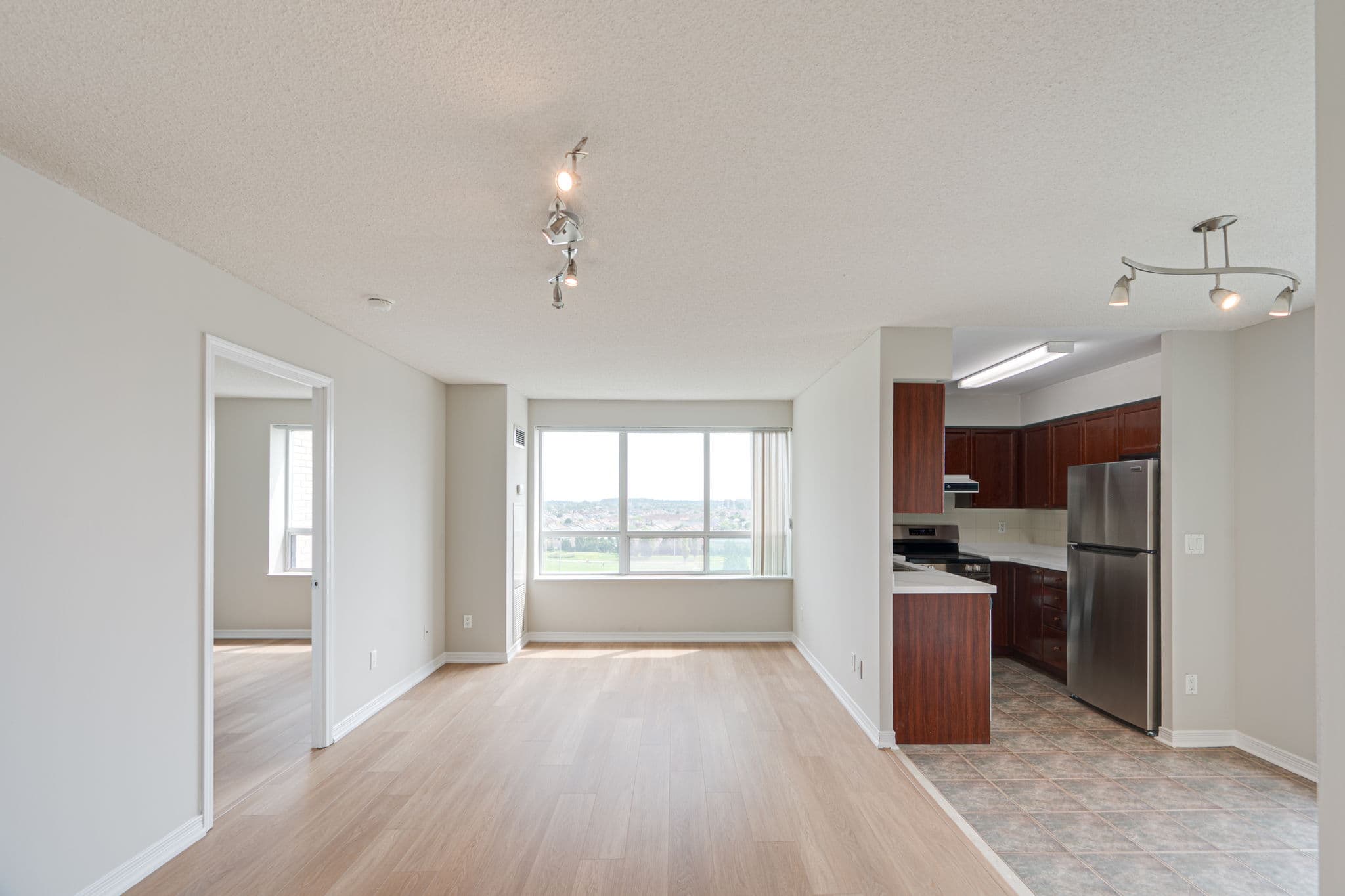 11 Oneida Crescent Unit 1010 Richmond Hill, ON L4B 0A1