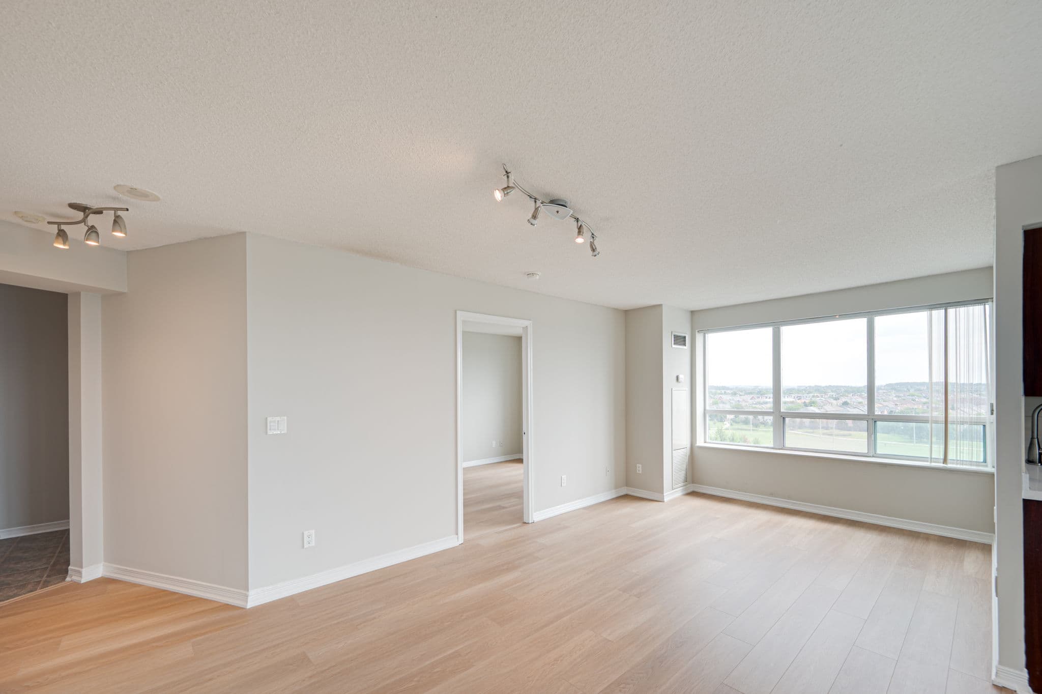 11 Oneida Crescent Unit 1010 Richmond Hill, ON L4B 0A1