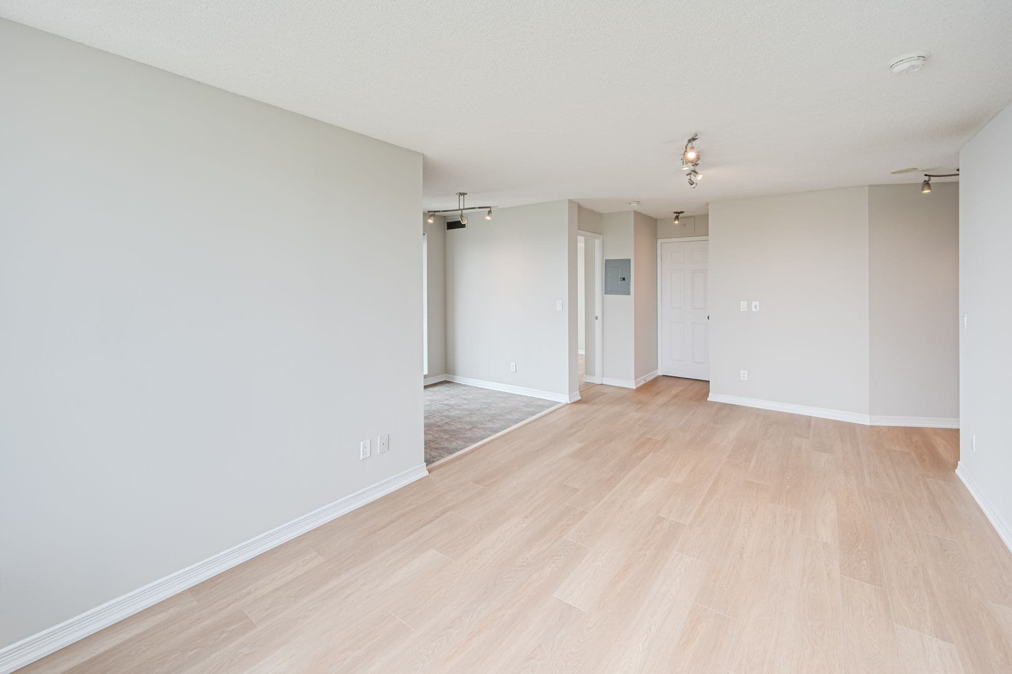11 Oneida Crescent Unit 1010 Richmond Hill, ON L4B 0A1