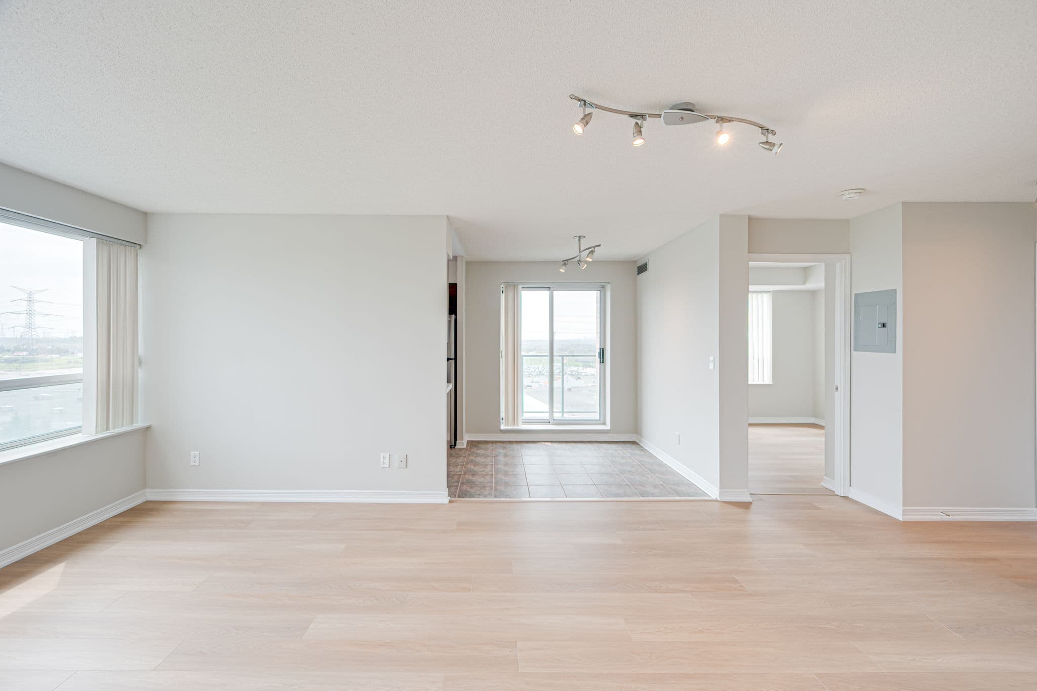 11 Oneida Crescent Unit 1010 Richmond Hill, ON L4B 0A1