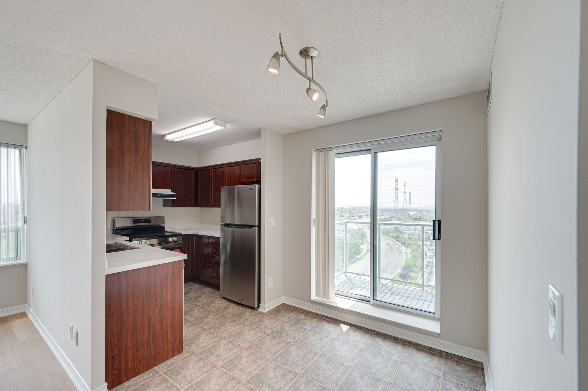 11 Oneida Crescent Unit 1010 Richmond Hill, ON L4B 0A1