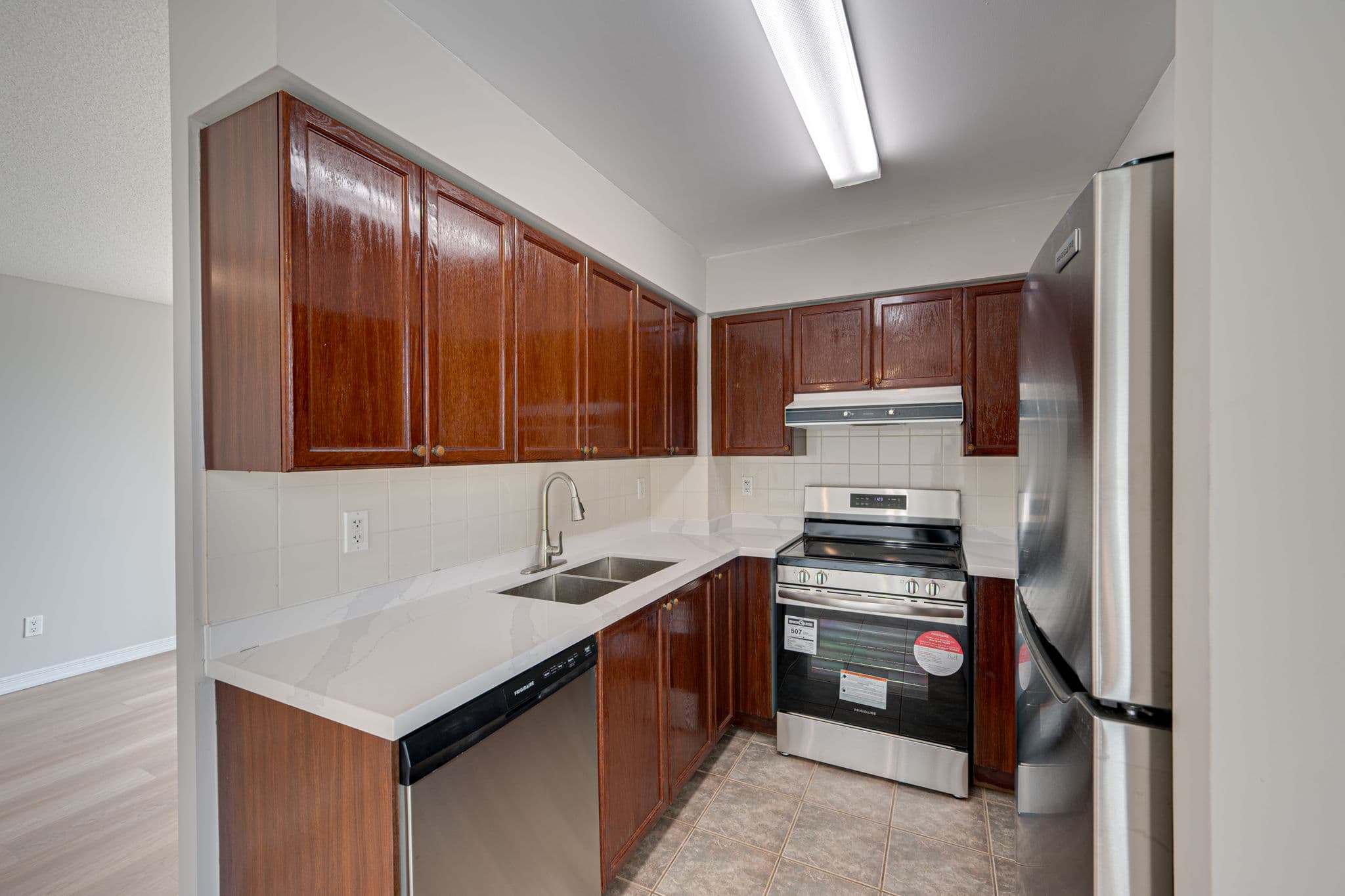 11 Oneida Crescent Unit 1010 Richmond Hill, ON L4B 0A1