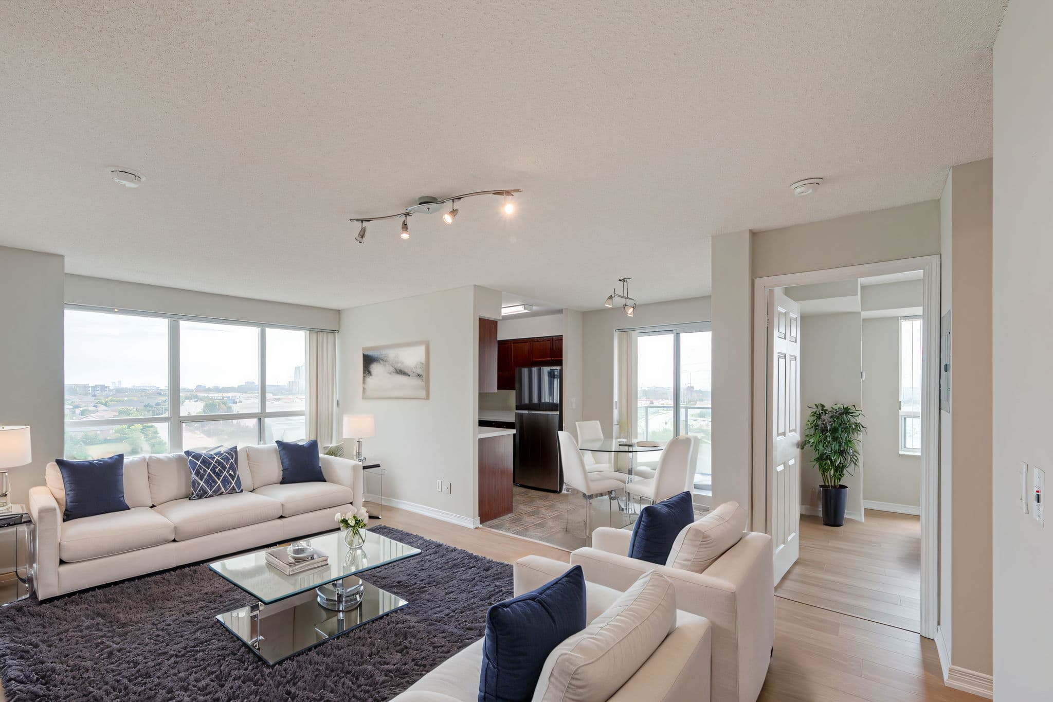 11 Oneida Crescent Unit 1010 Richmond Hill, ON L4B 0A1