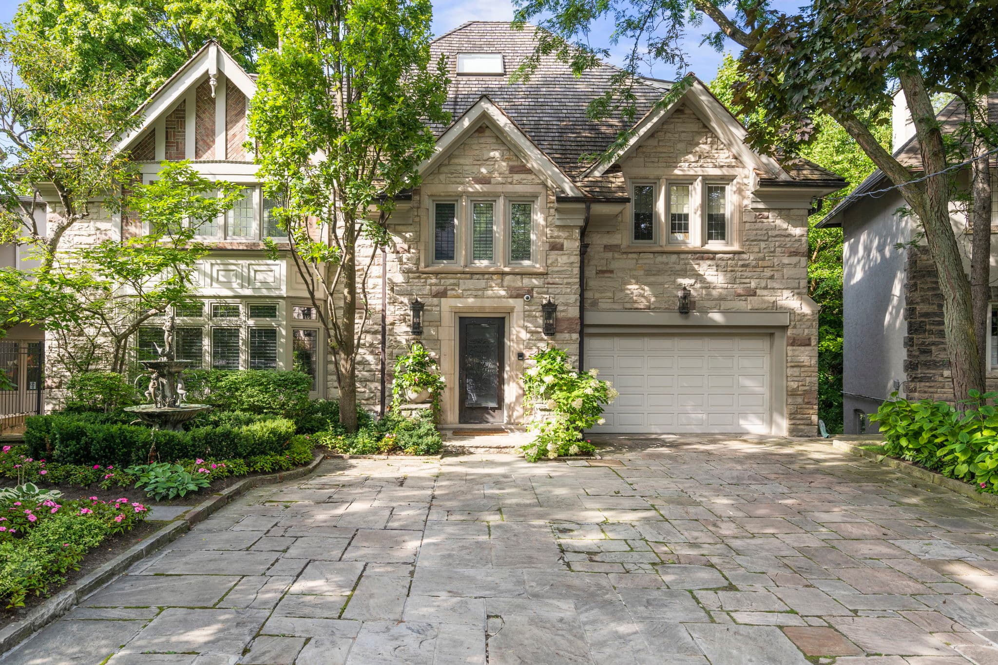 11 Ormsby Crescent Toronto, ON M5P 2V2