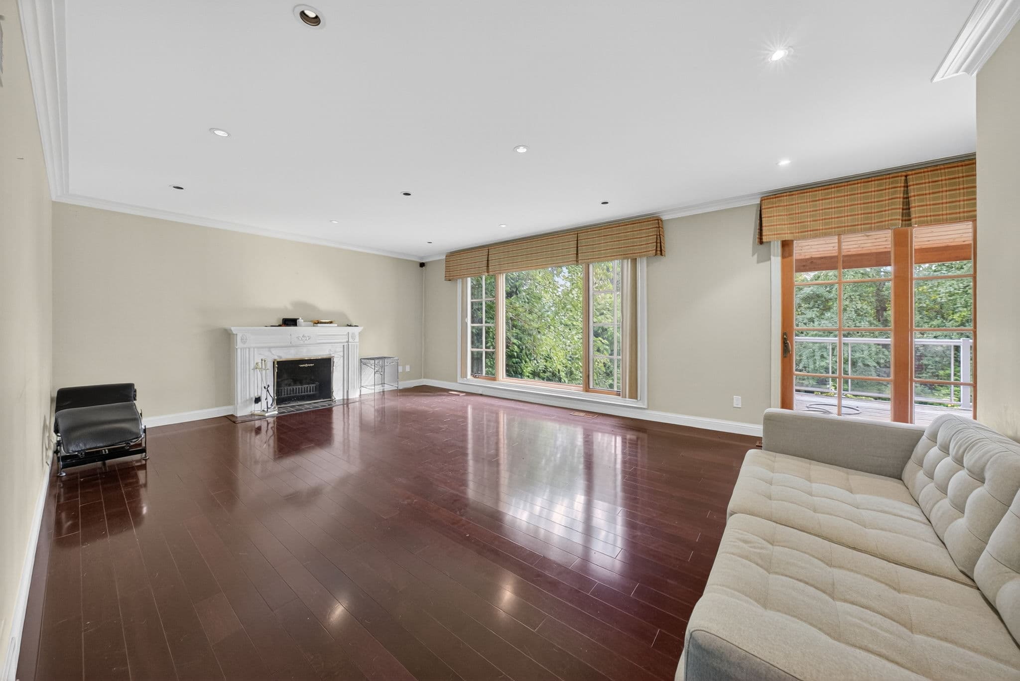 11 Tudor Gate Toronto, ON M2L 1N3