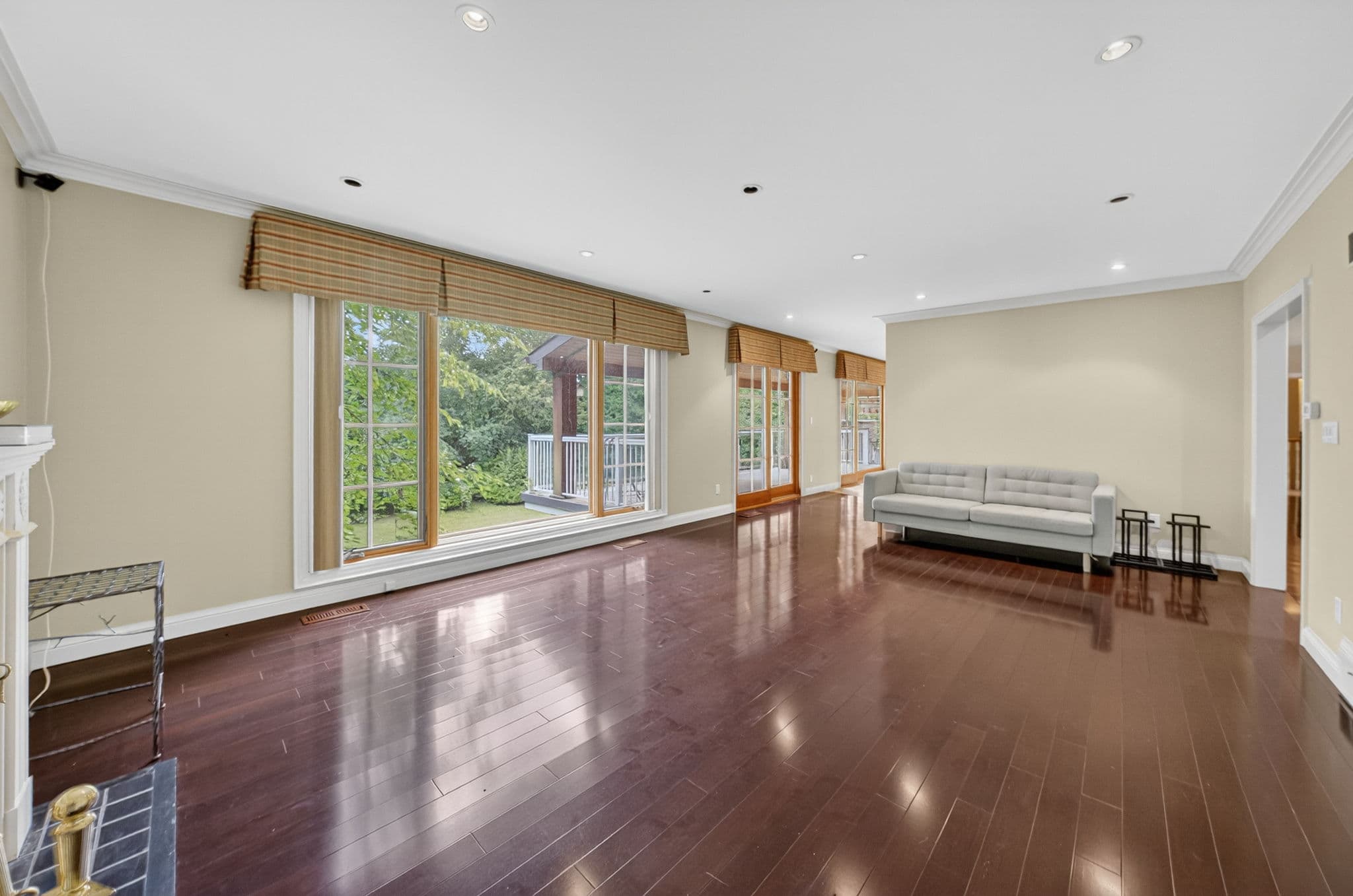 11 Tudor Gate Toronto, ON M2L 1N3