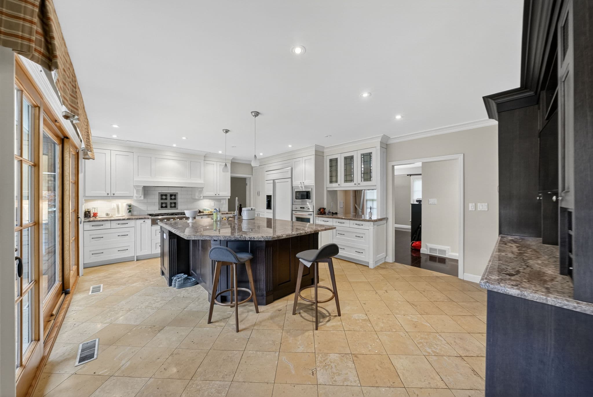 11 Tudor Gate Toronto, ON M2L 1N3