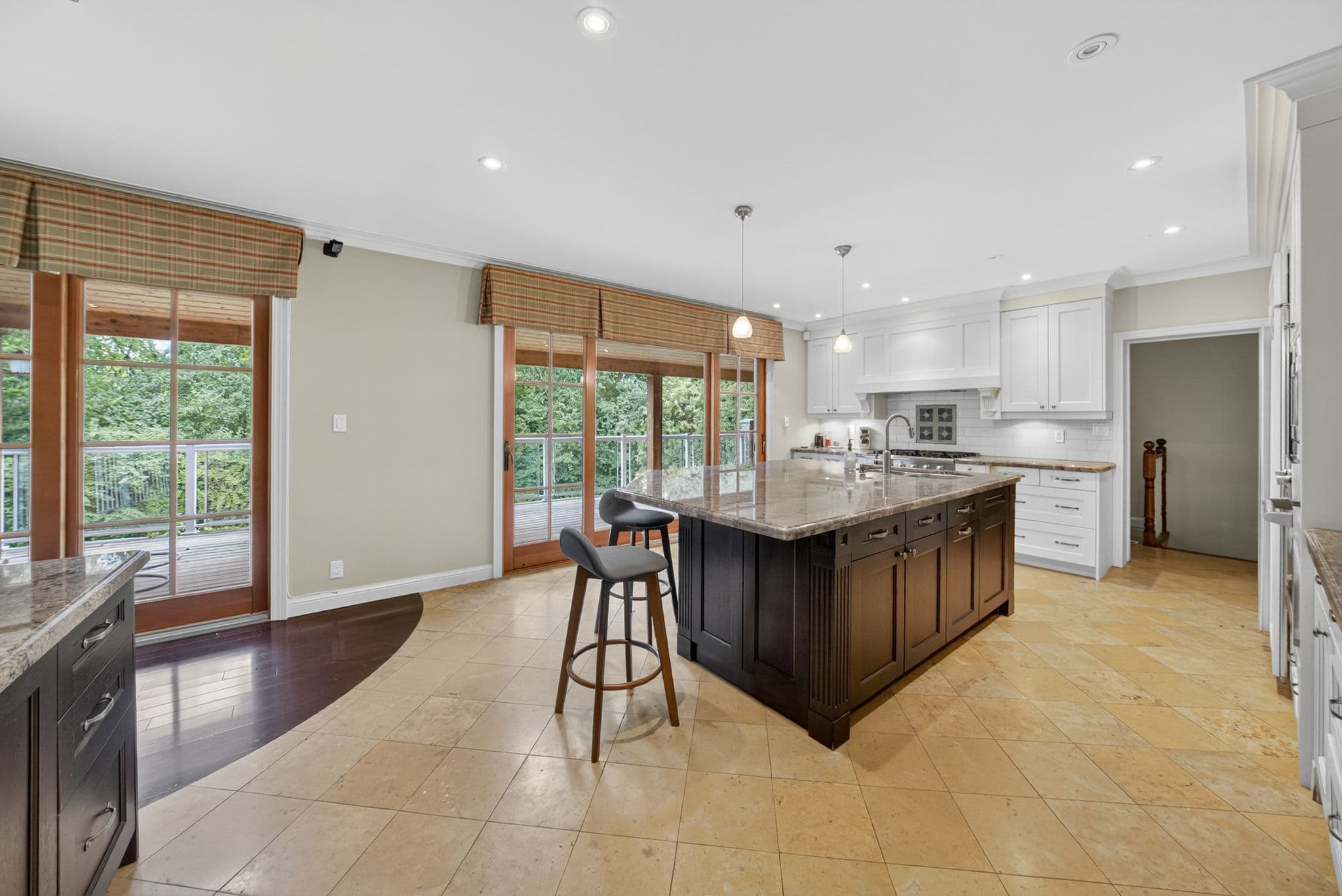 11 Tudor Gate Toronto, ON M2L 1N3