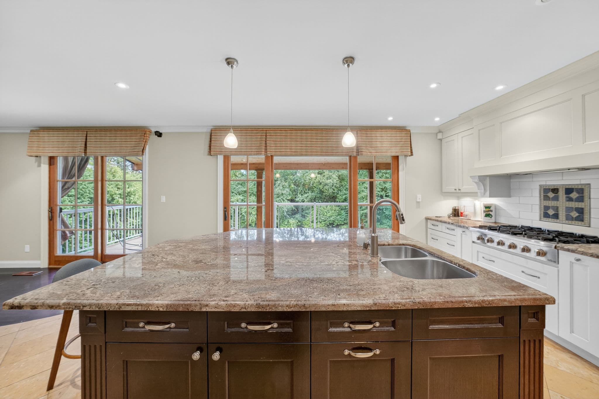 11 Tudor Gate Toronto, ON M2L 1N3