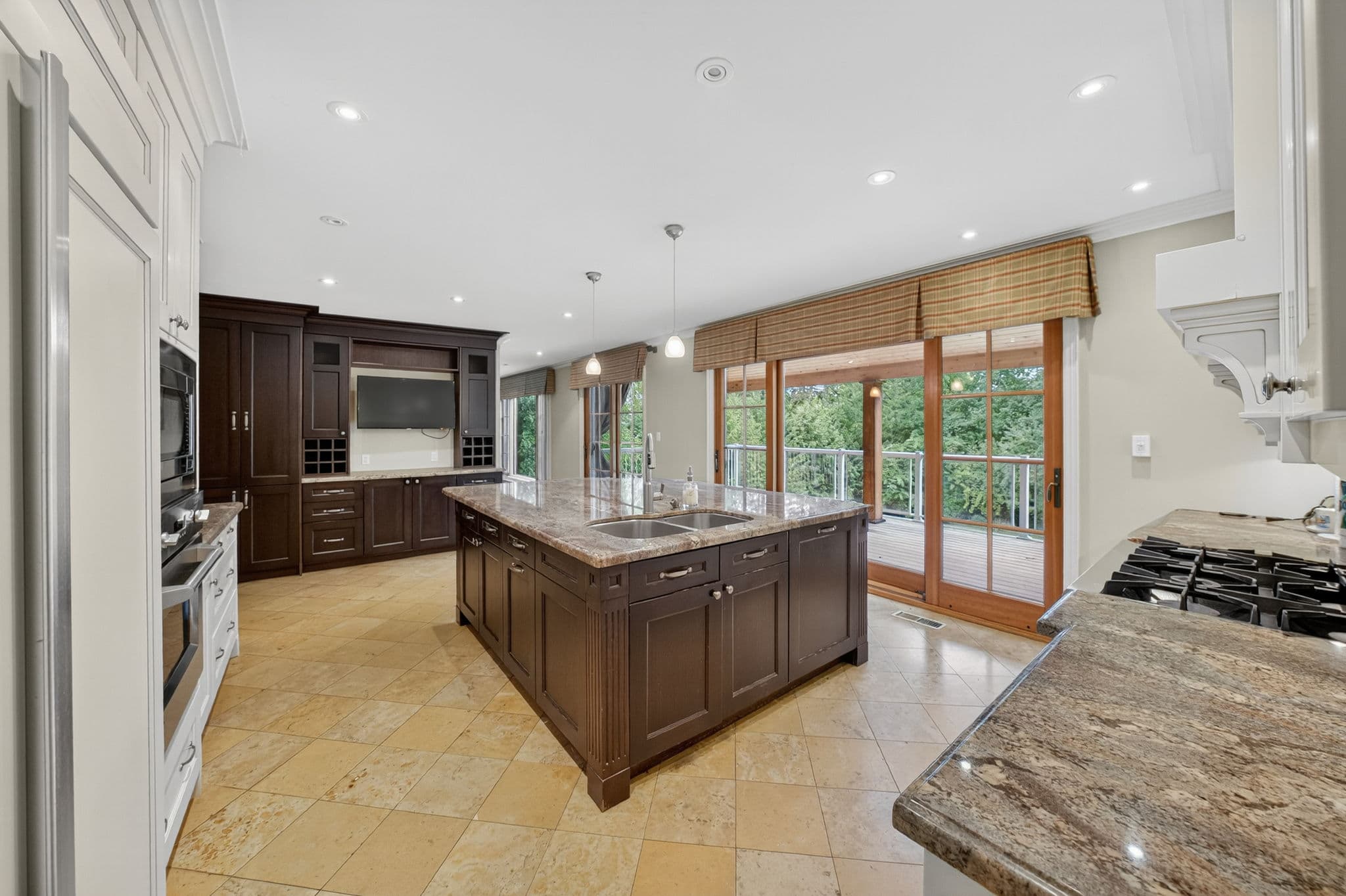 11 Tudor Gate Toronto, ON M2L 1N3