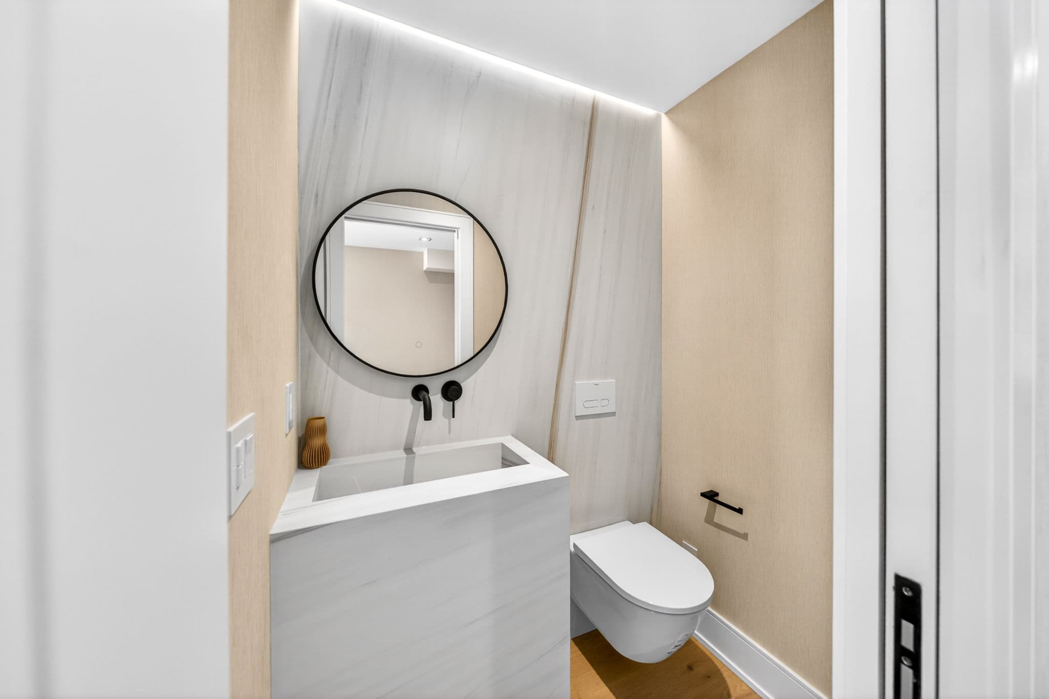 110 Banff Rd Toronto, ON M4P 2P5