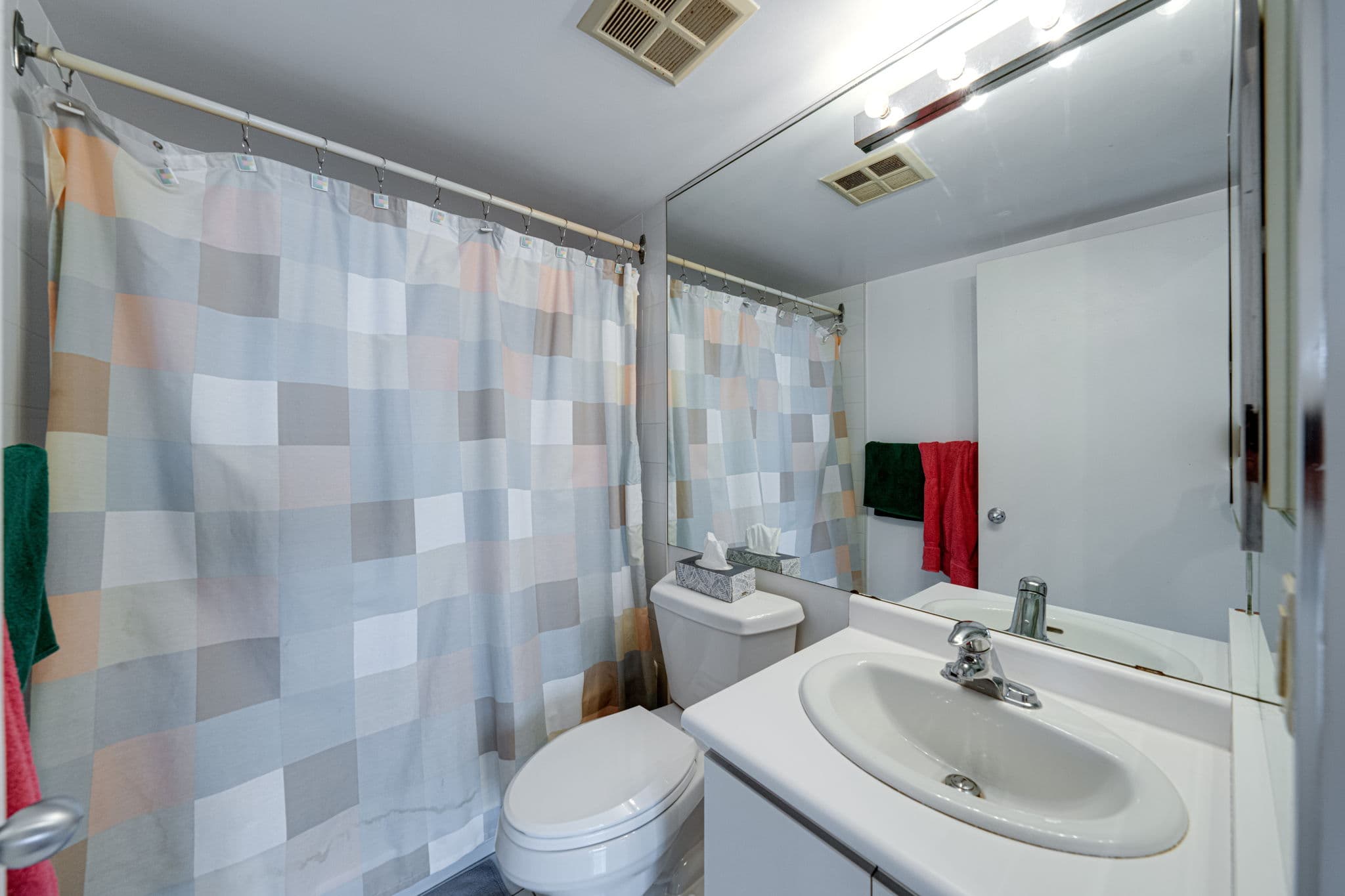 1101 Steeles Ave W PH-103 Toronto, ON M2R 3W5