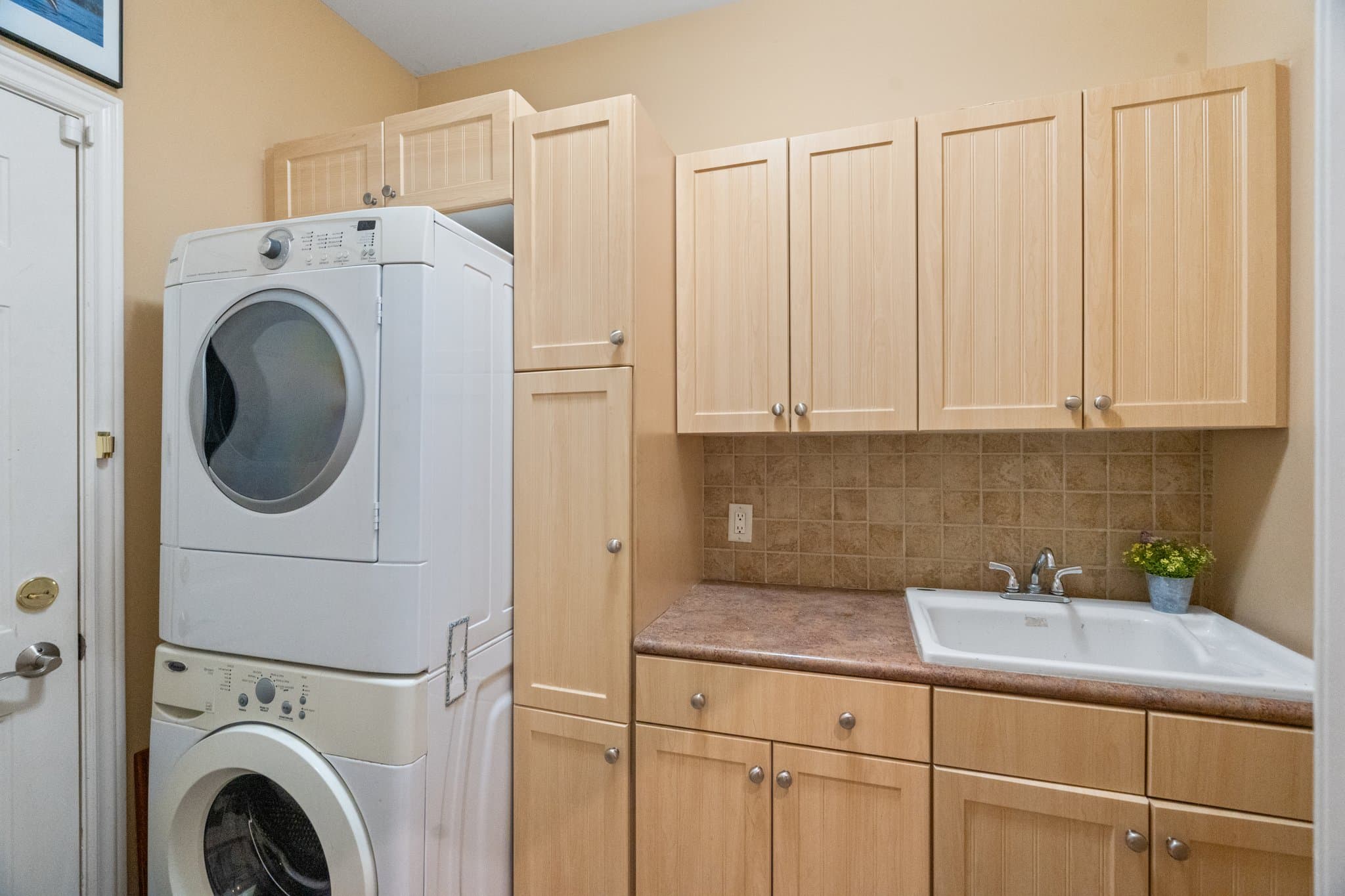 1105 Centre St S Whitby, ON L1N 4X7