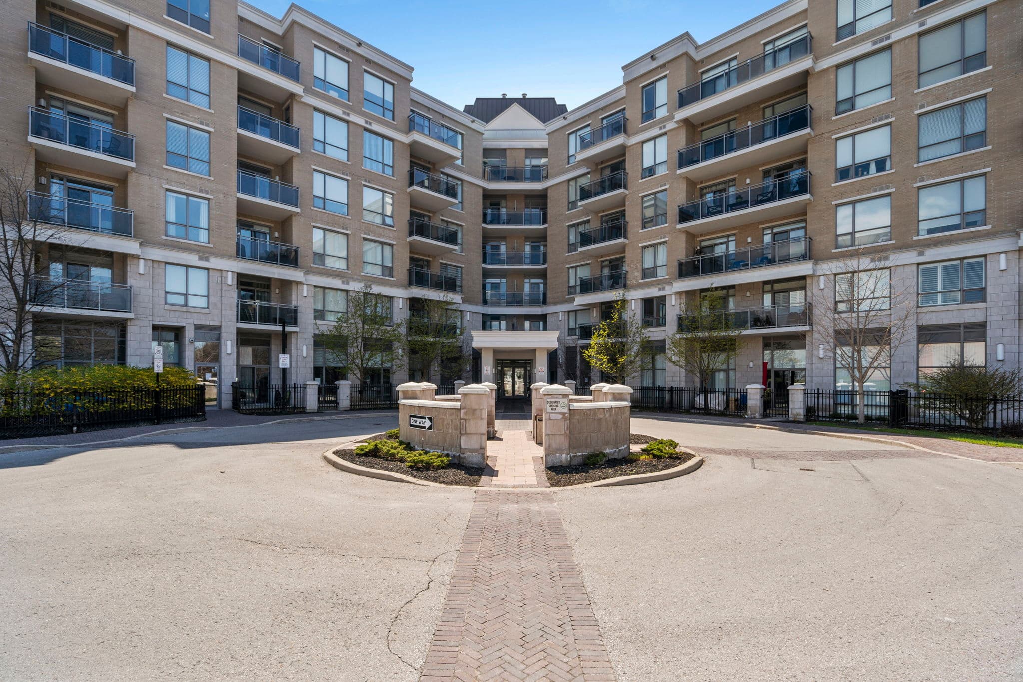 111 Civic Square Gate 605 Aurora, ON L4G 7E3