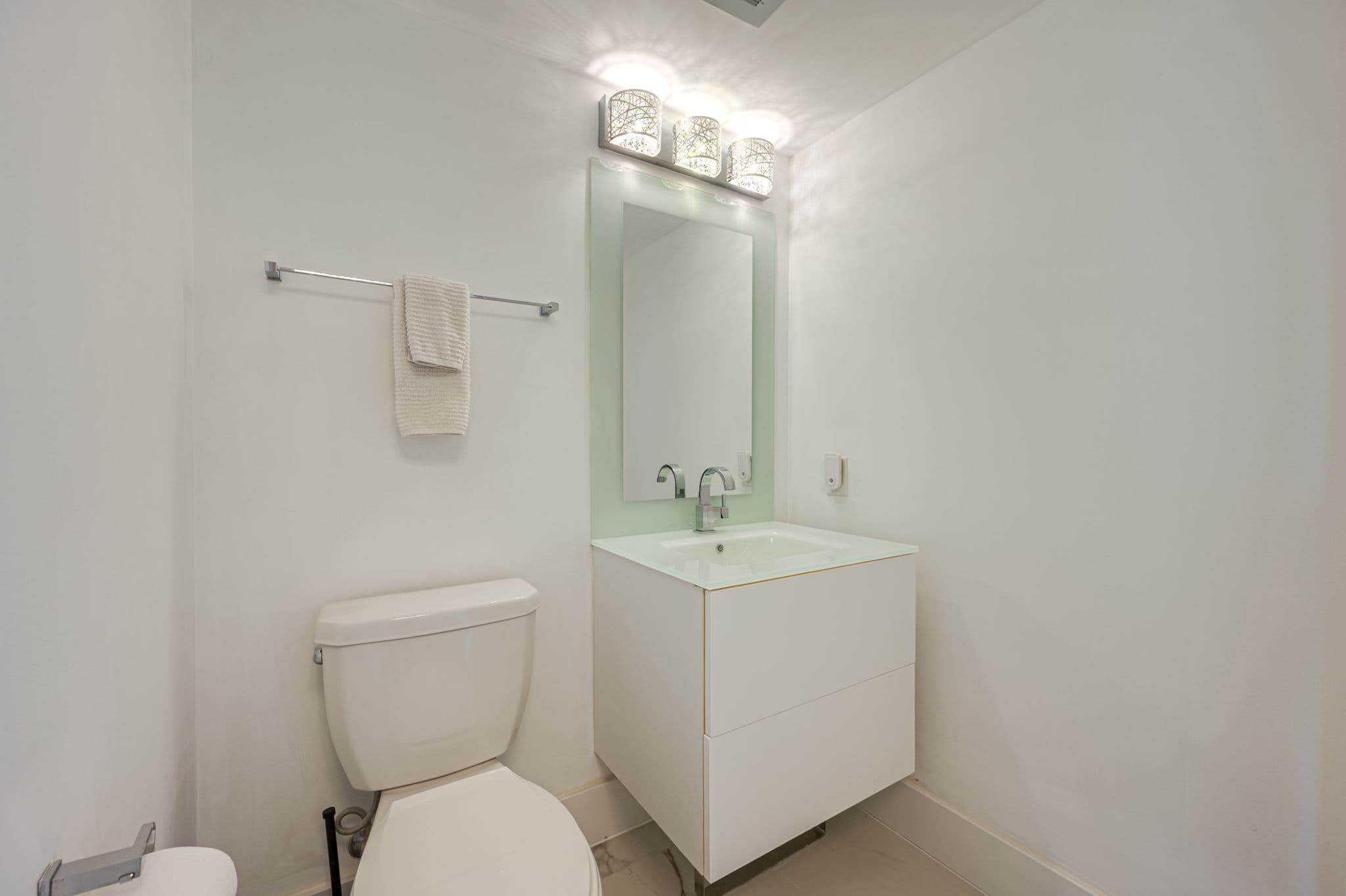 111 St Clair Ave W Unit 920 Toronto, ON M4V 1N5
