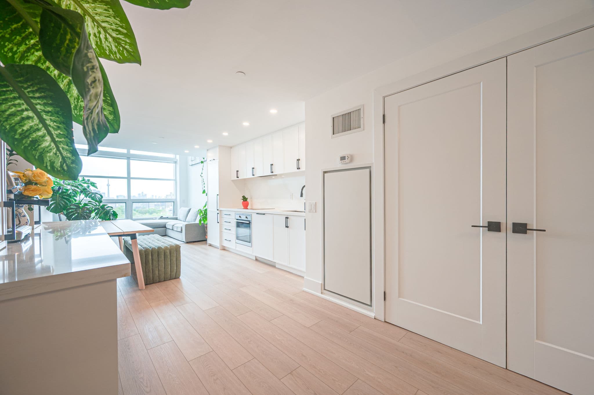 111 St Clair Ave W Unit 920 Toronto, ON M4V 1N5