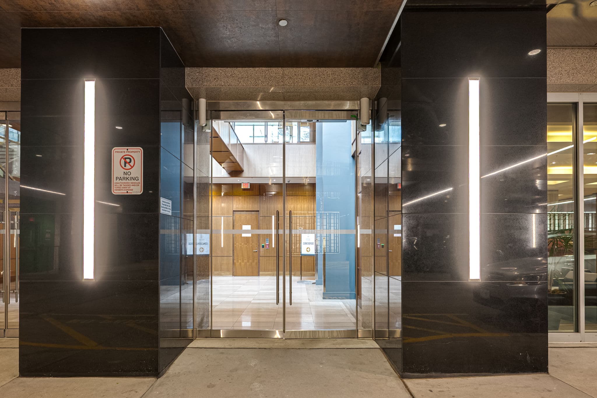 111 St Clair Ave W Unit 920 Toronto, ON M4V 1N5