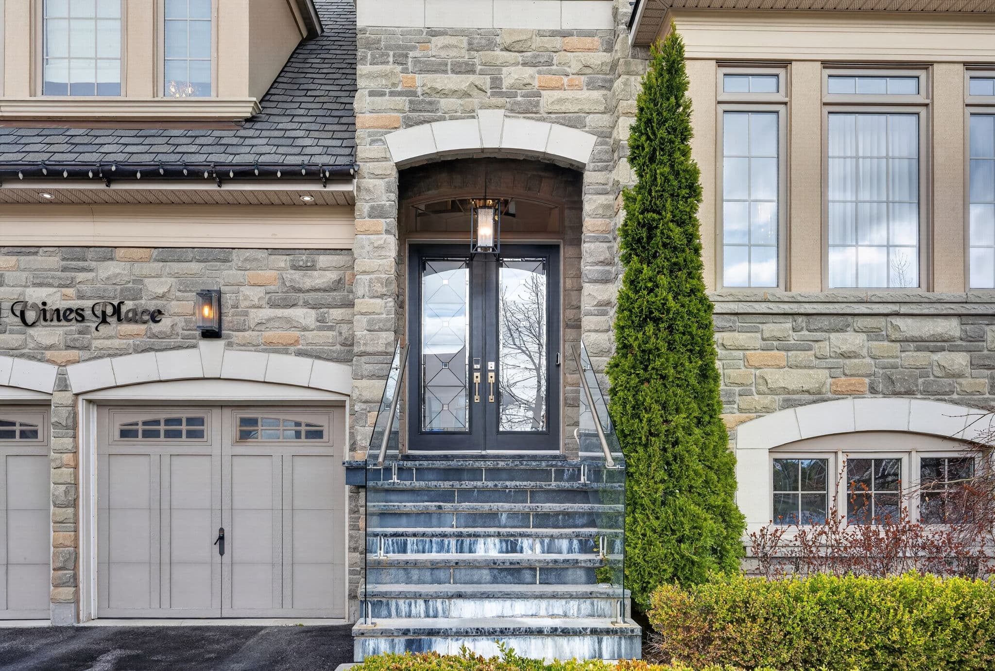 111 Vines Pl Aurora, ON L4G 0K8