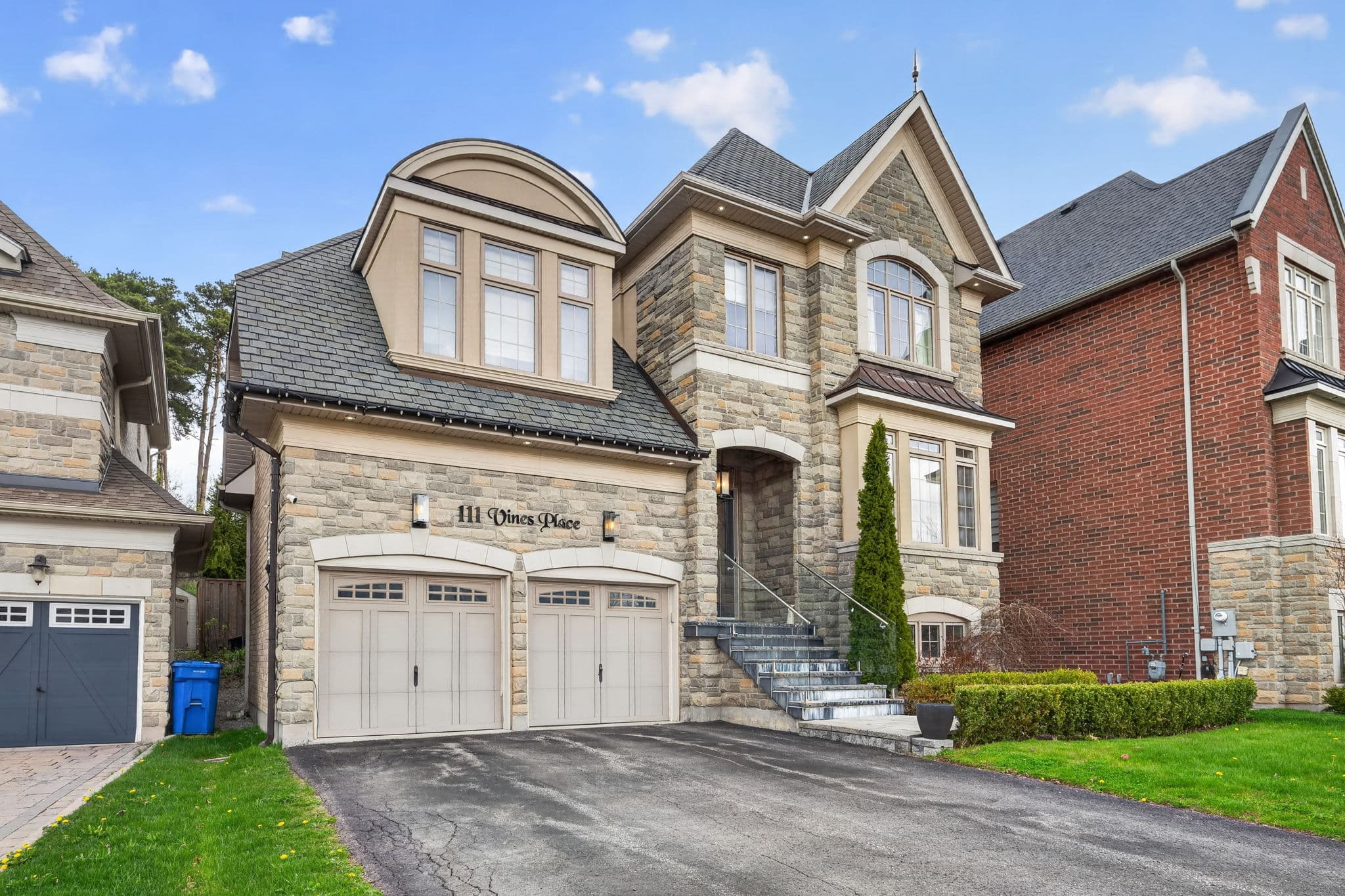 111 Vines Pl Aurora, ON L4G 0K8