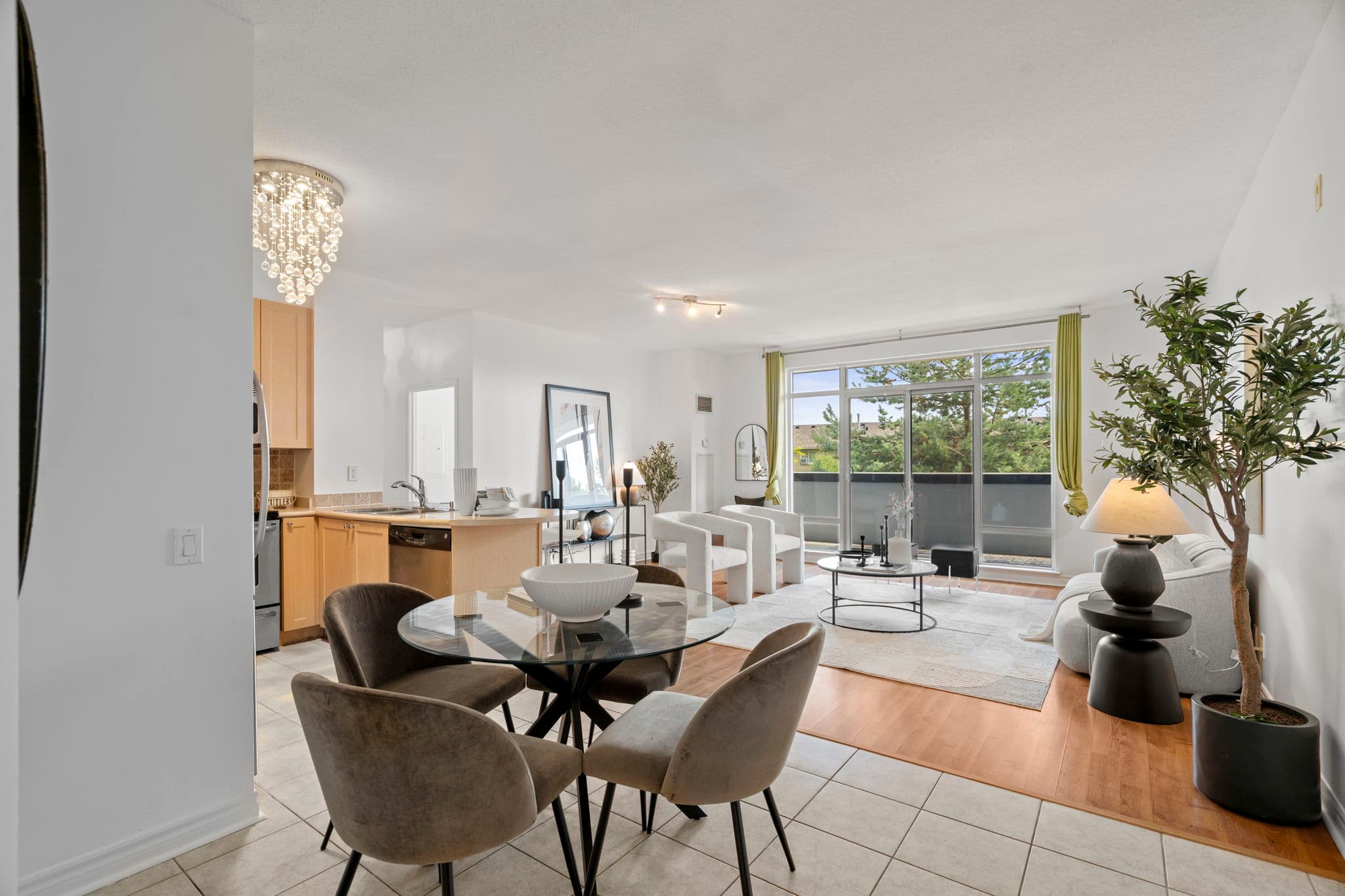 11121 Yonge St Unit 223 Richmond Hill, ON L4C 0S7