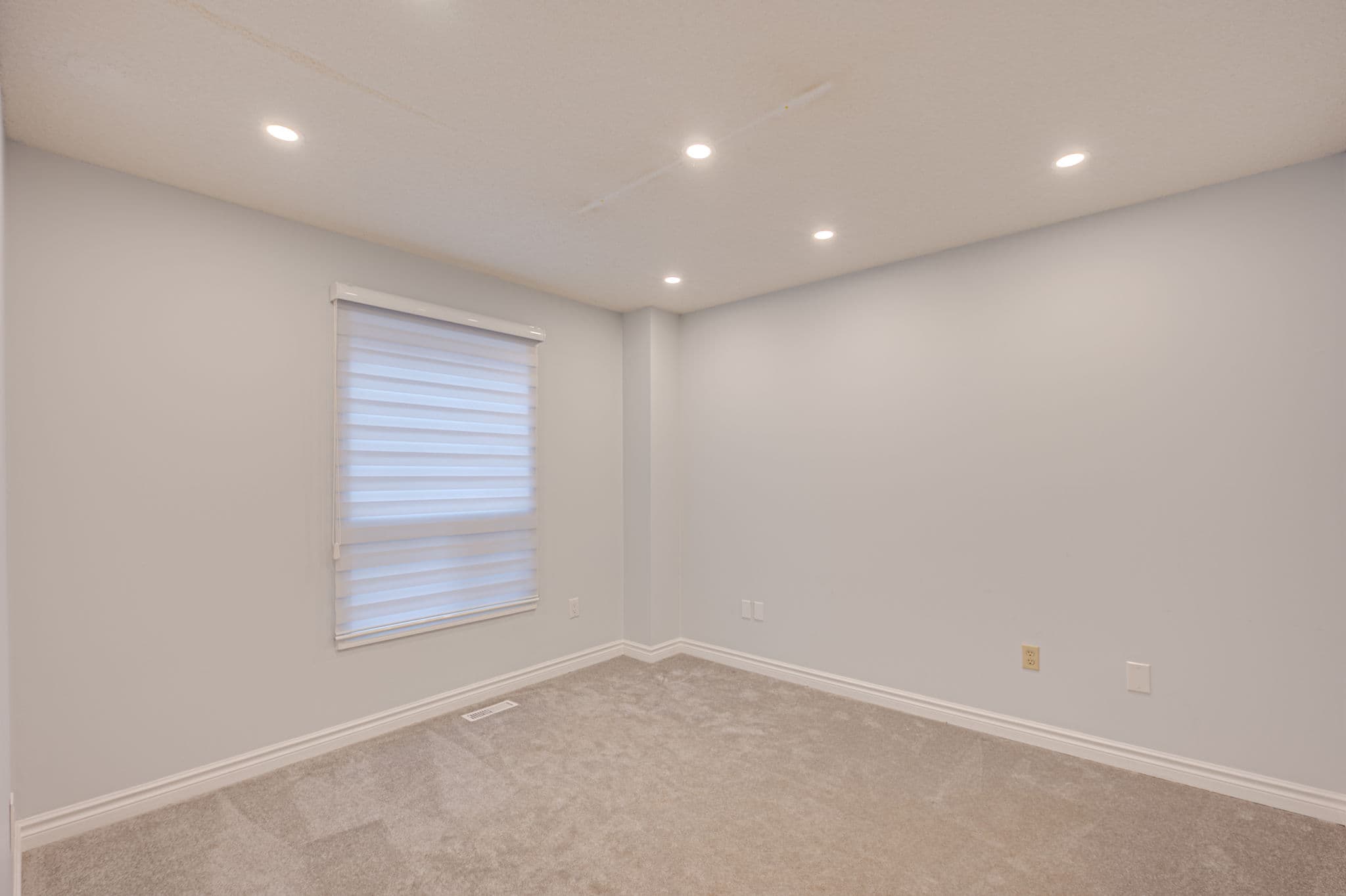 112 Downing Blvd Vaughan, ON L4J 7M2
