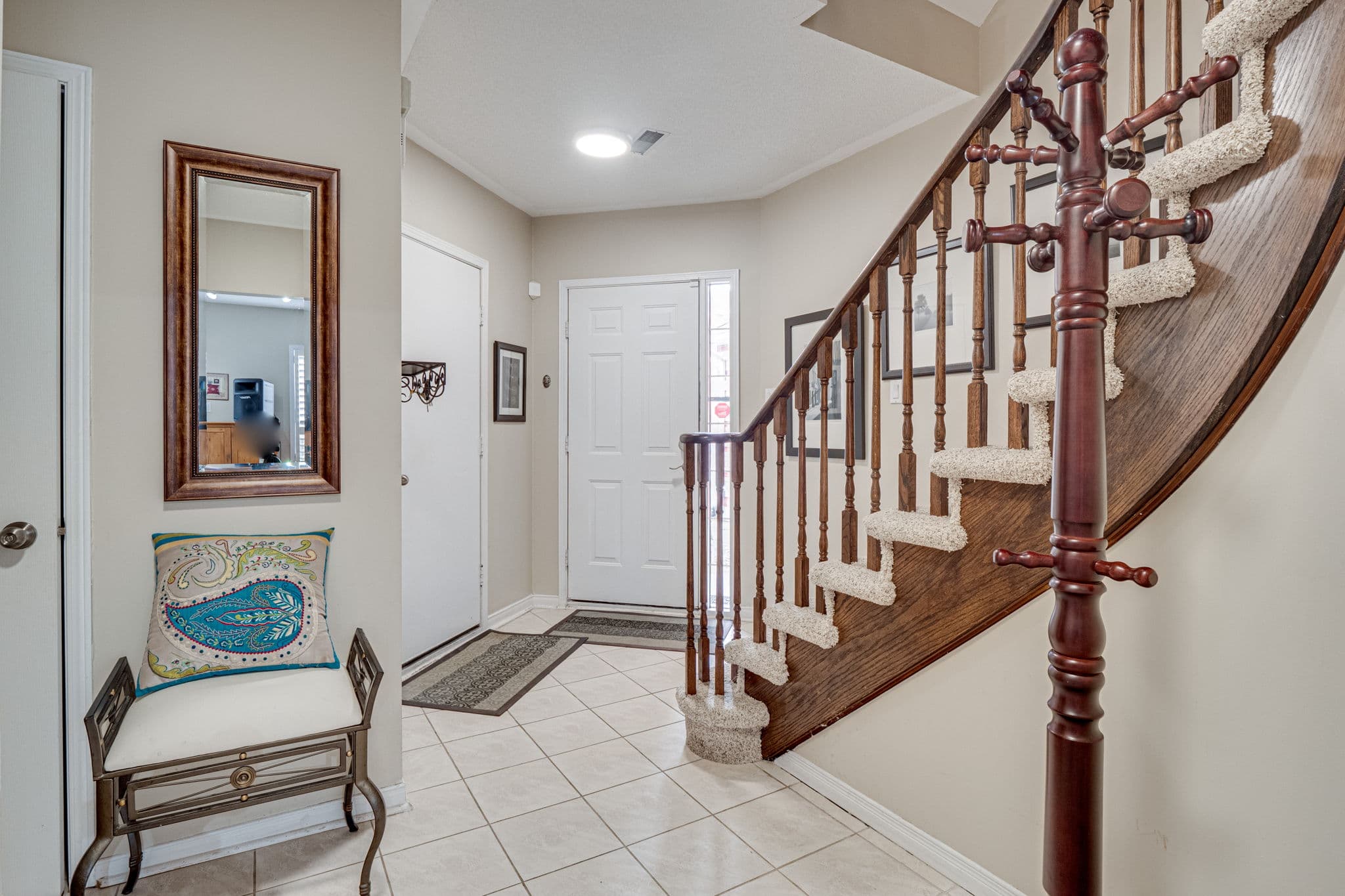 112 Leah Crescent Vaughan, ON L4J 8C3