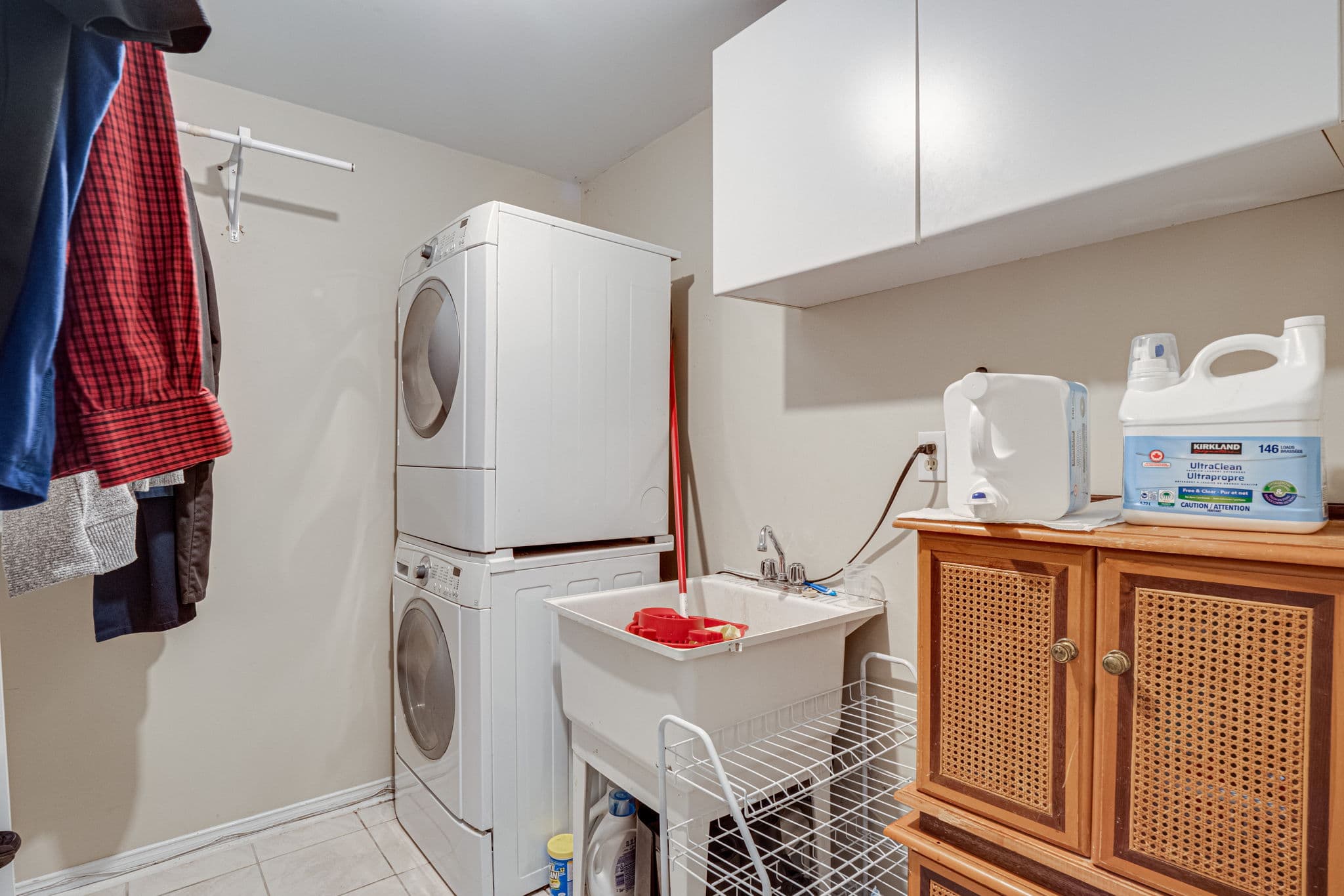 112 Leah Crescent Vaughan, ON L4J 8C3