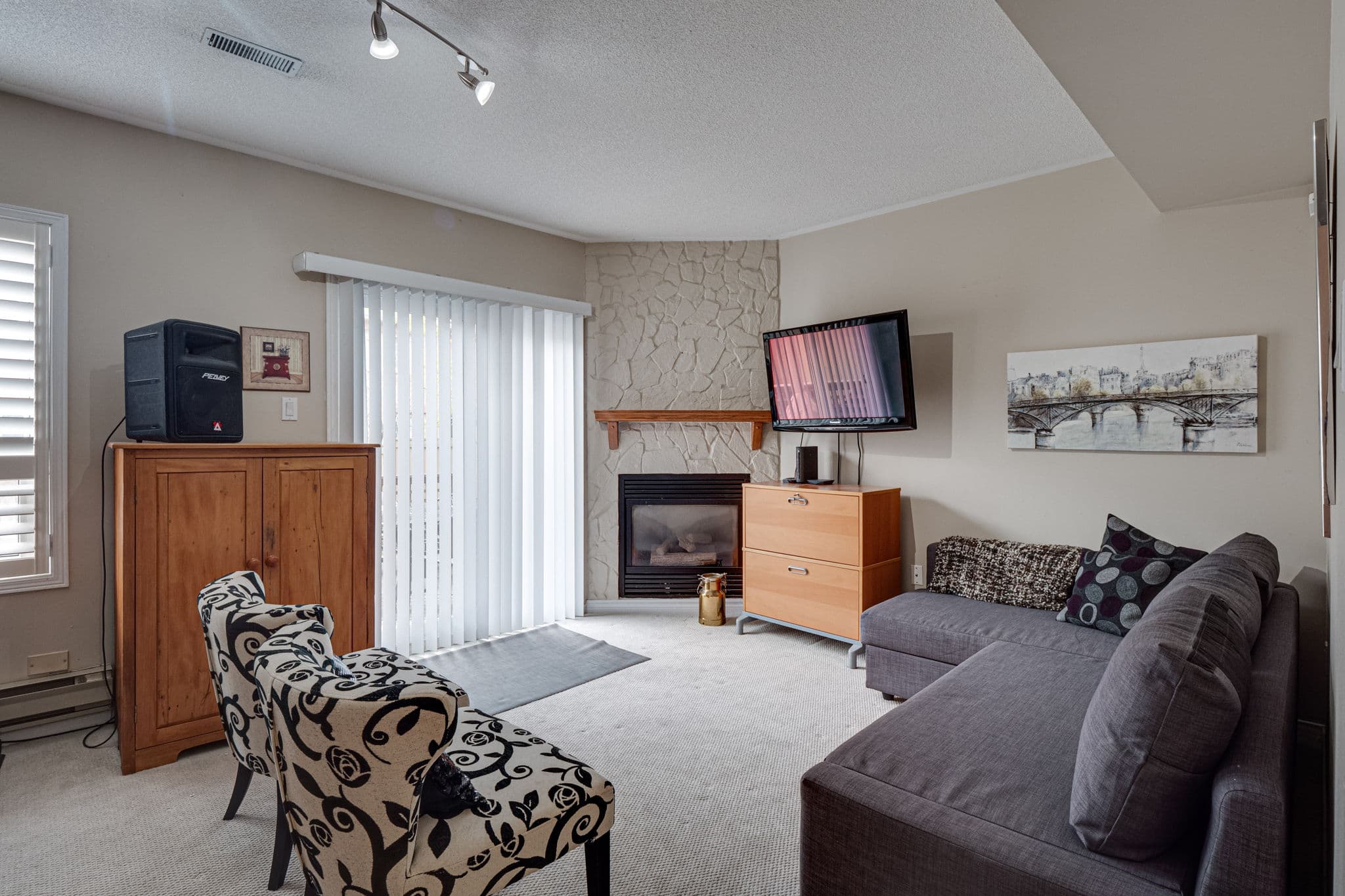 112 Leah Crescent Vaughan, ON L4J 8C3