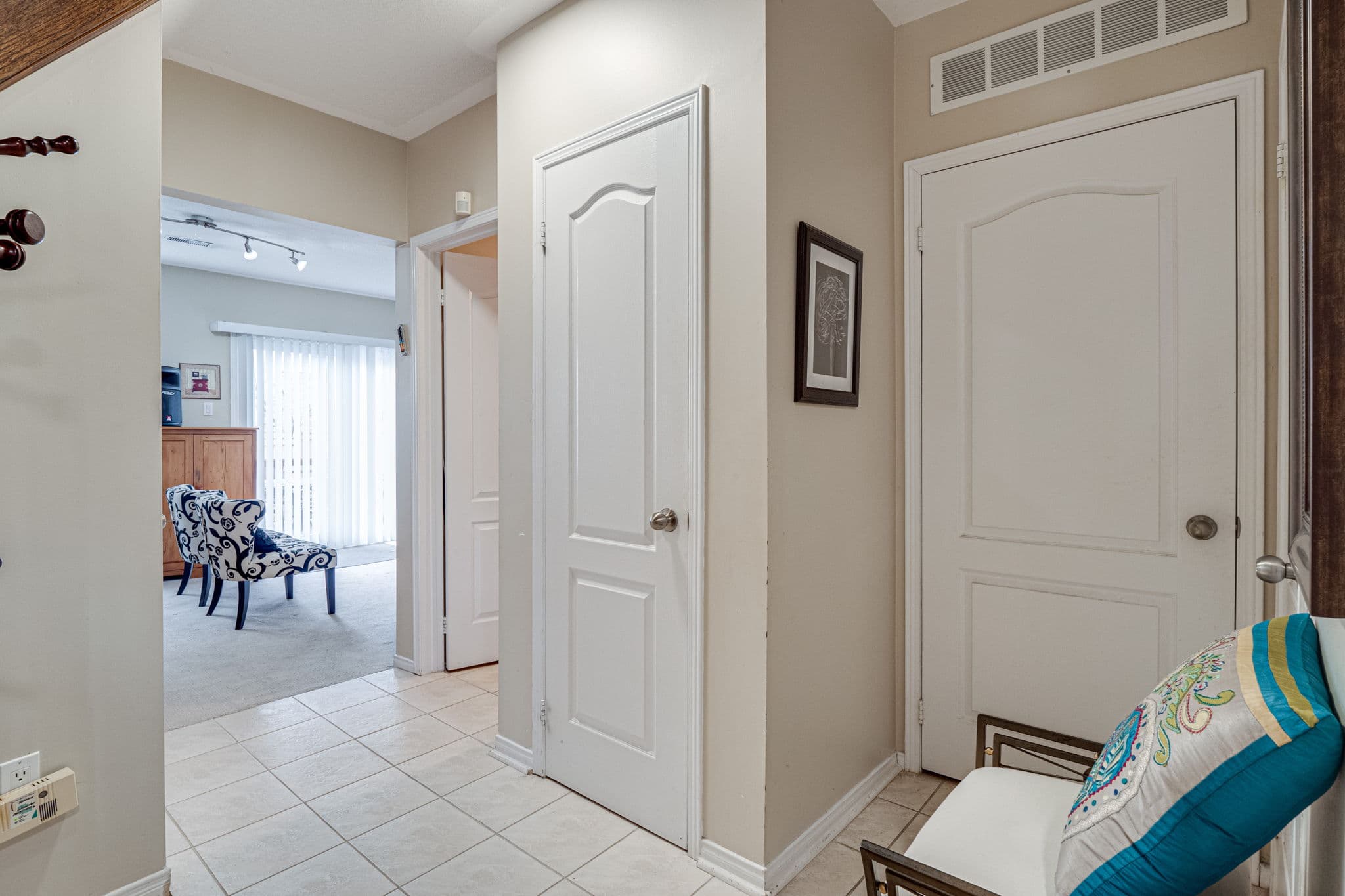 112 Leah Crescent Vaughan, ON L4J 8C3