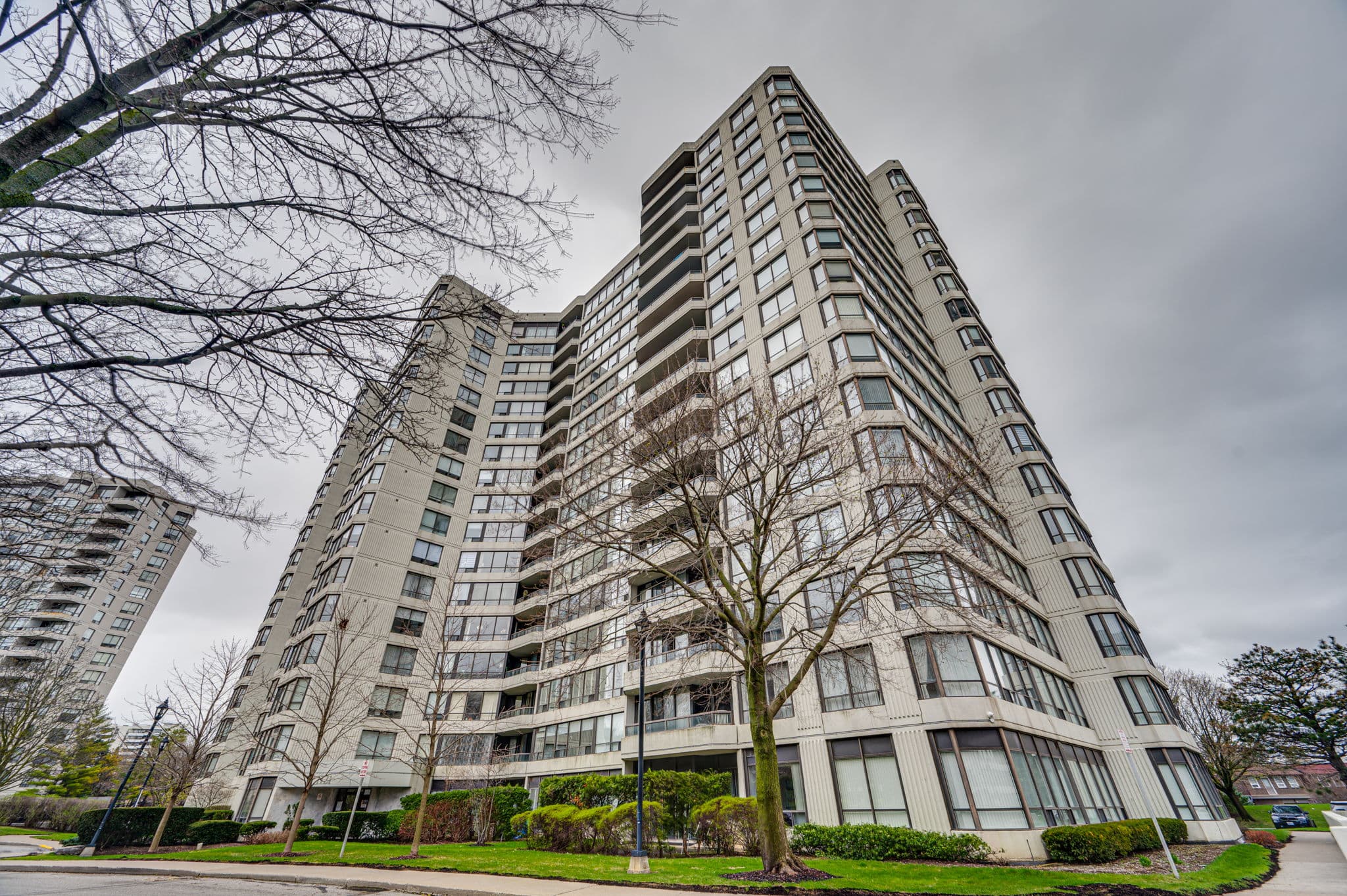1121 Steeles Ave W PH 214 Toronto, ON M2R 3W7