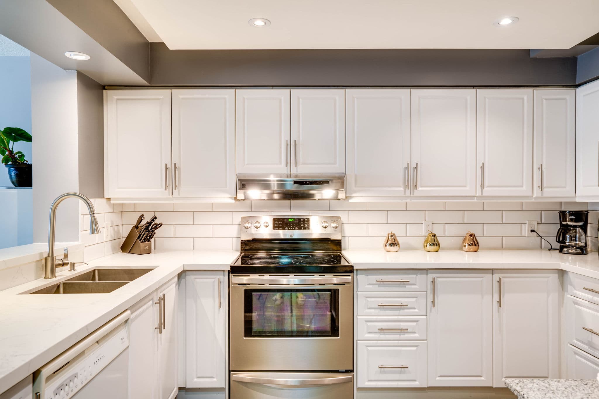 1121 Steeles Ave W PH 214 Toronto, ON M2R 3W7