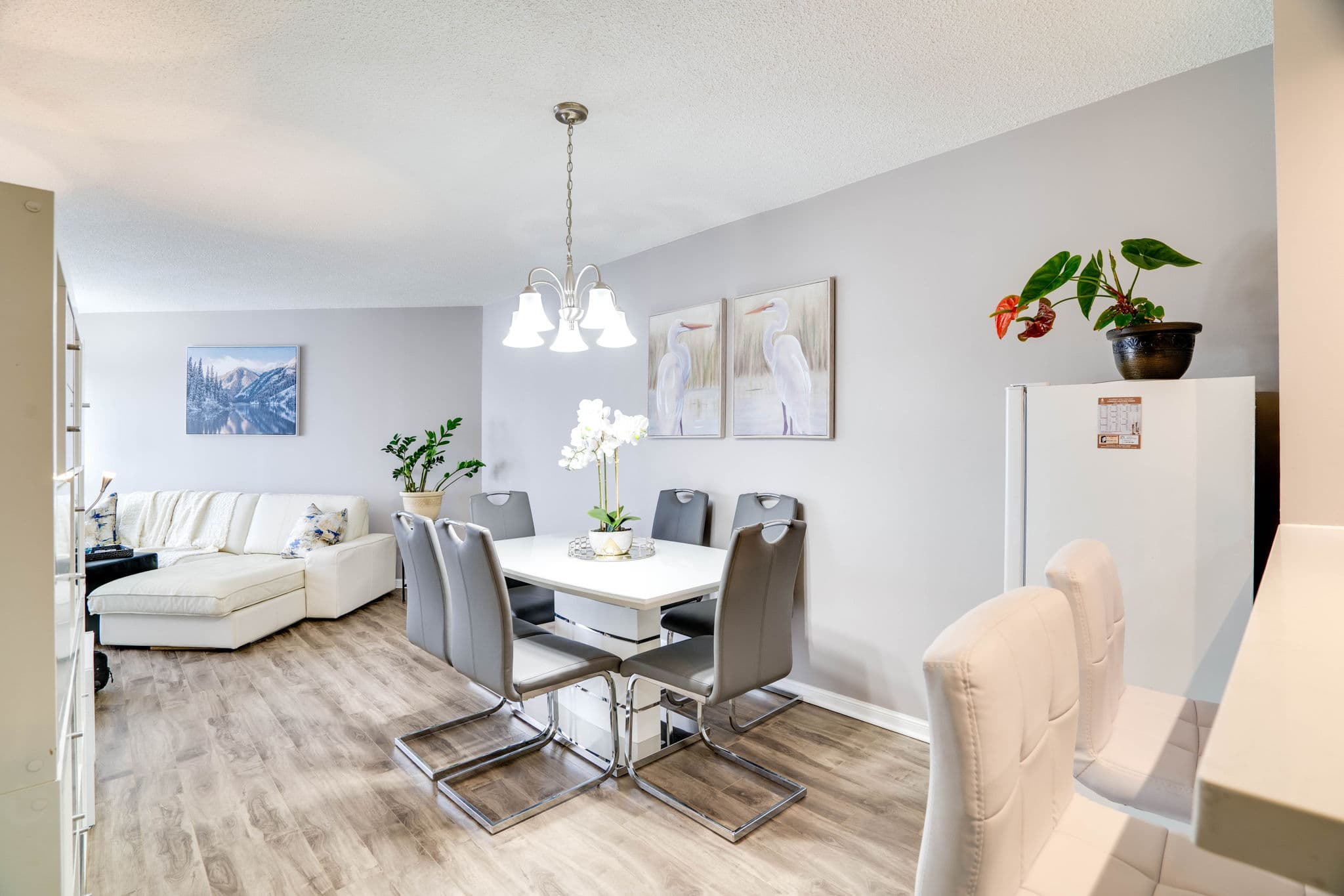 1121 Steeles Ave W PH 214 Toronto, ON M2R 3W7