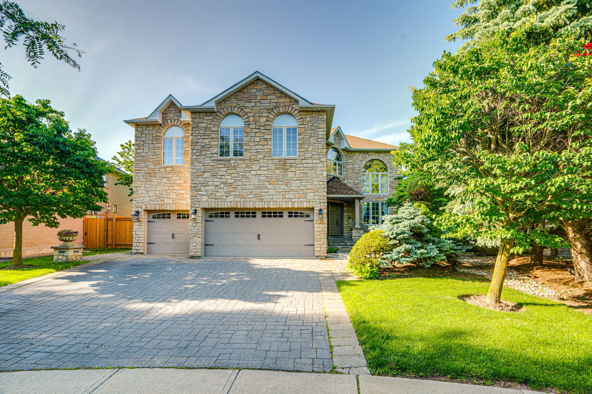 115 Sanibel Crescent Vaughan, ON L4J 8K7