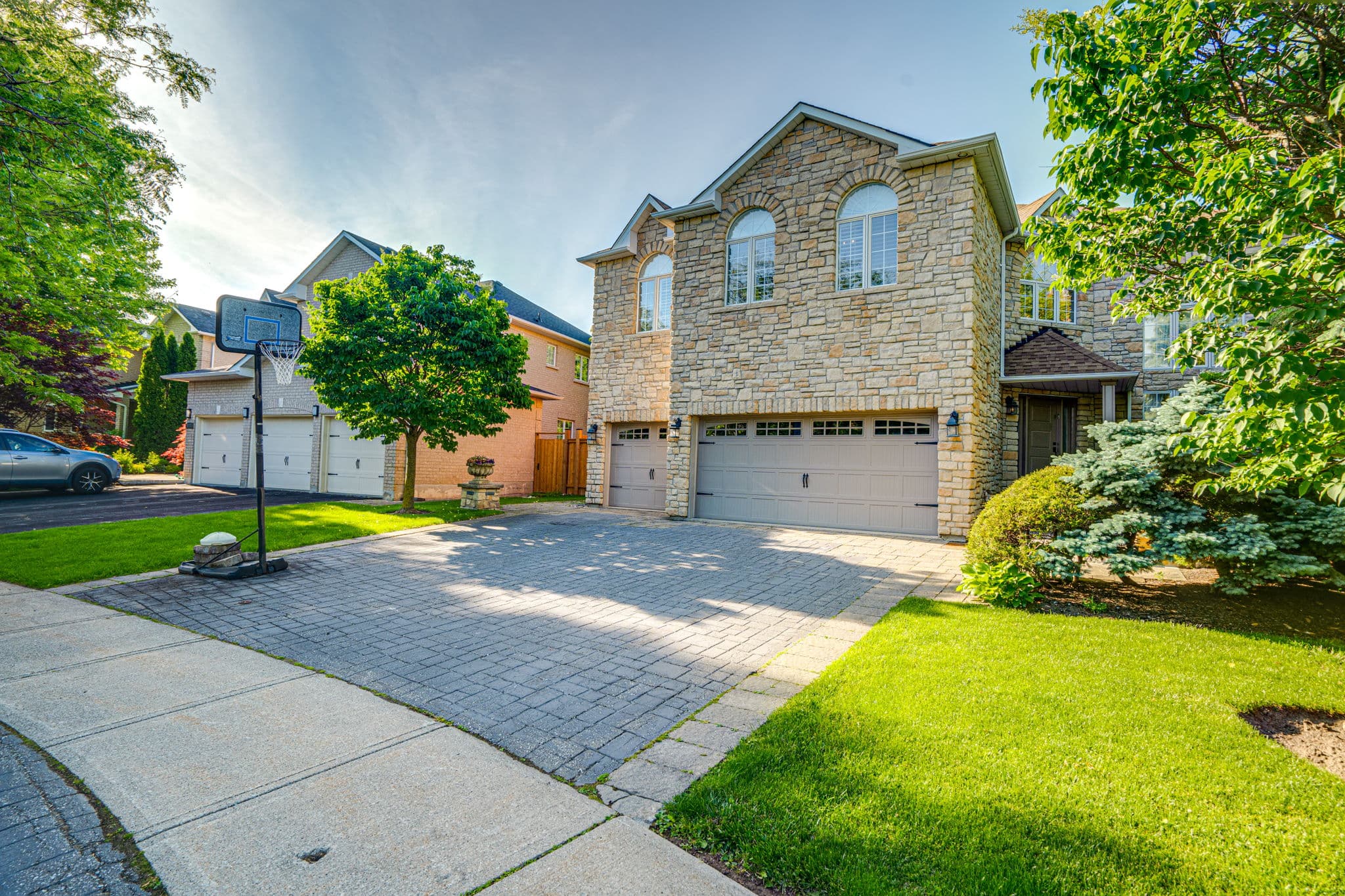115 Sanibel Crescent Vaughan, ON L4J 8K7