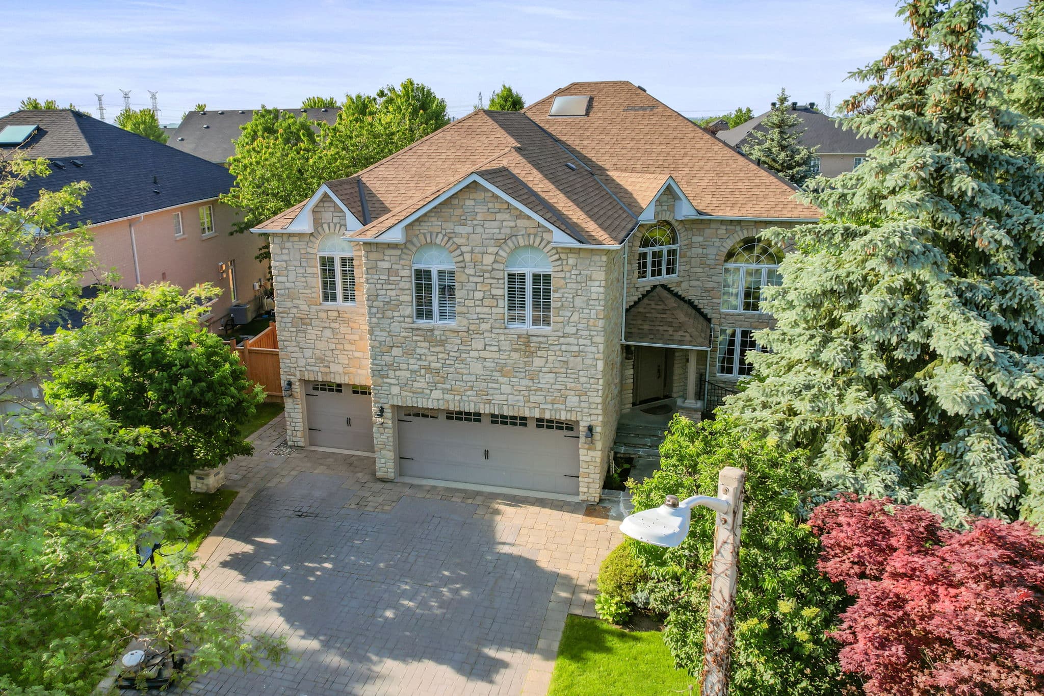 115 Sanibel Crescent Vaughan, ON L4J 8K7