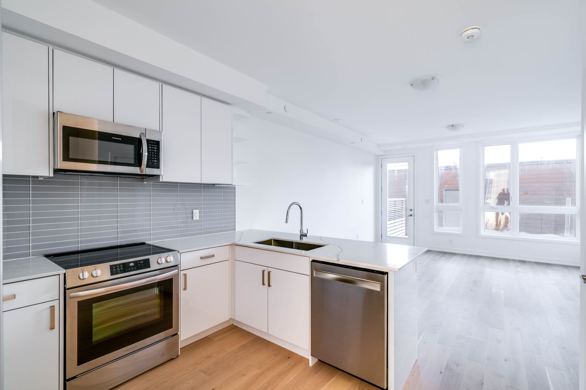 116 Grn Gdns Blvd Toronto, ON M6A 2L9