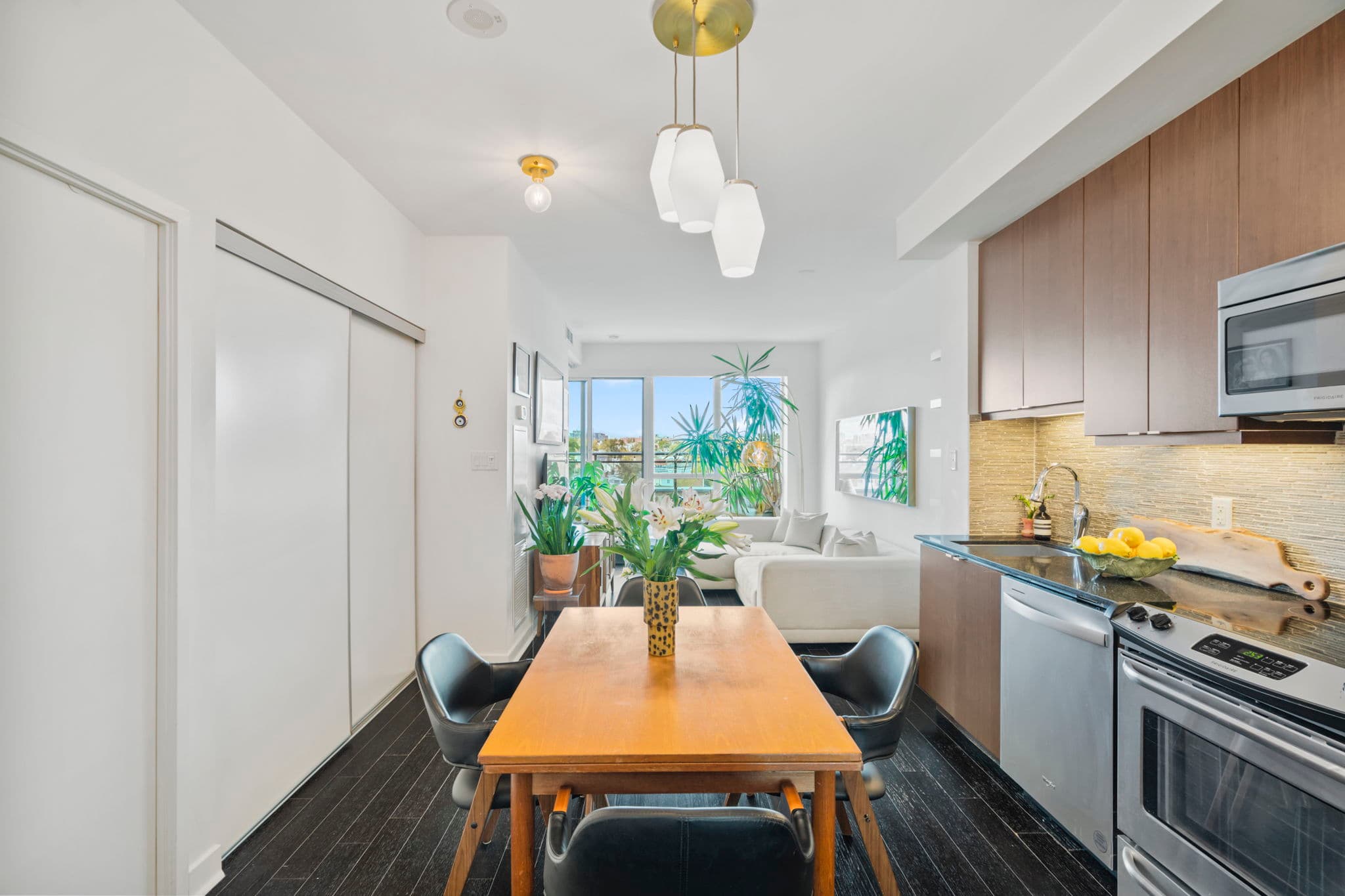1169 Queen St W Unit 506 Toronto, ON M6J 0A4