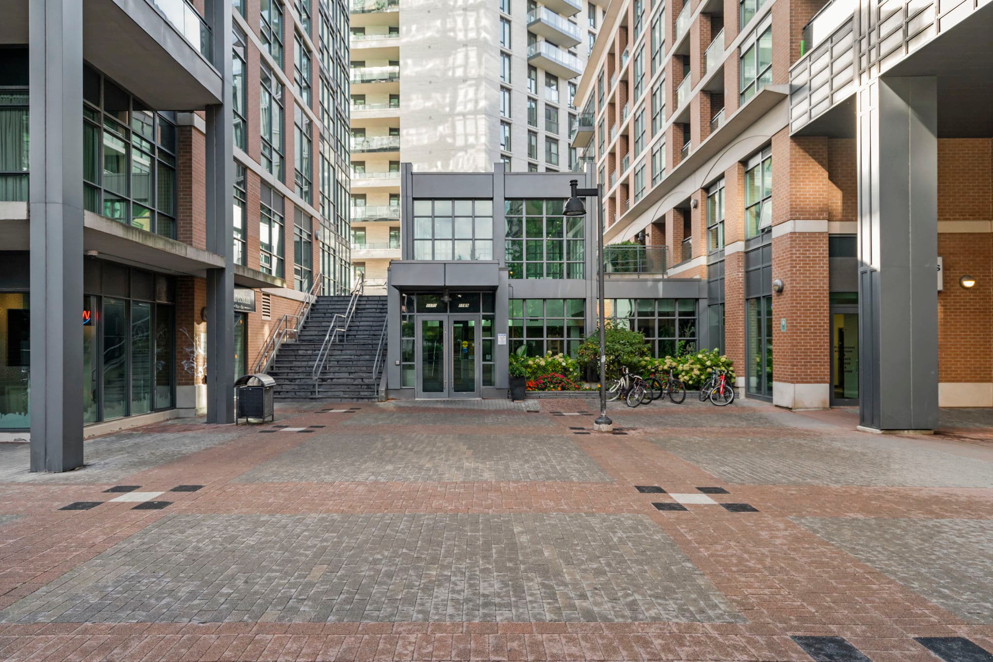 1169 Queen St W Unit 506 Toronto, ON M6J 0A4
