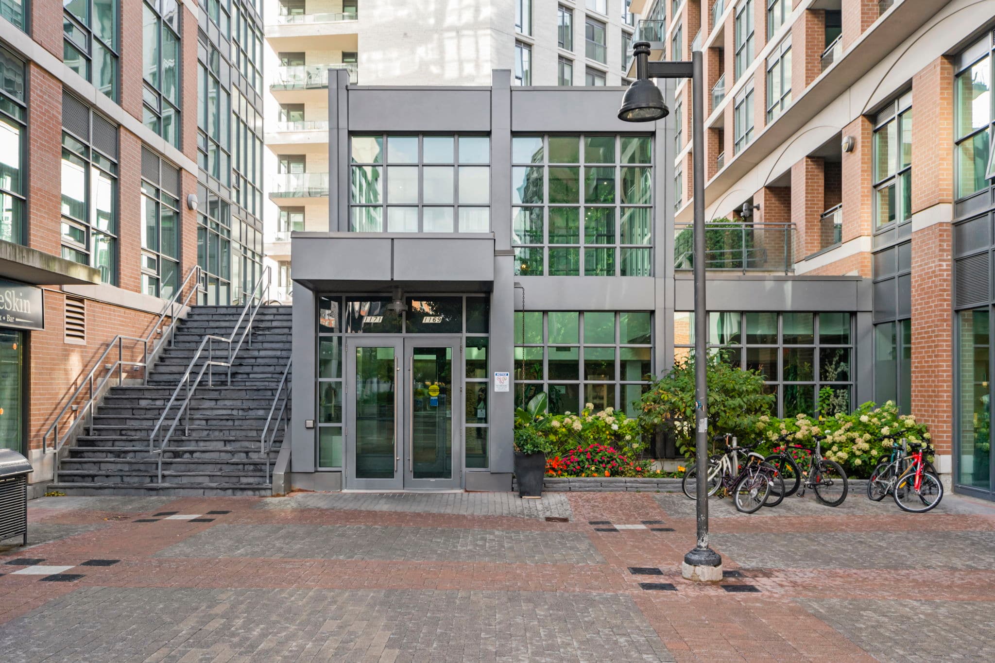 1169 Queen St W Unit 506 Toronto, ON M6J 0A4