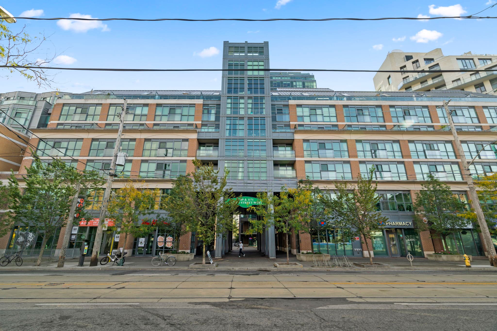 1169 Queen St W Unit 506 Toronto, ON M6J 0A4