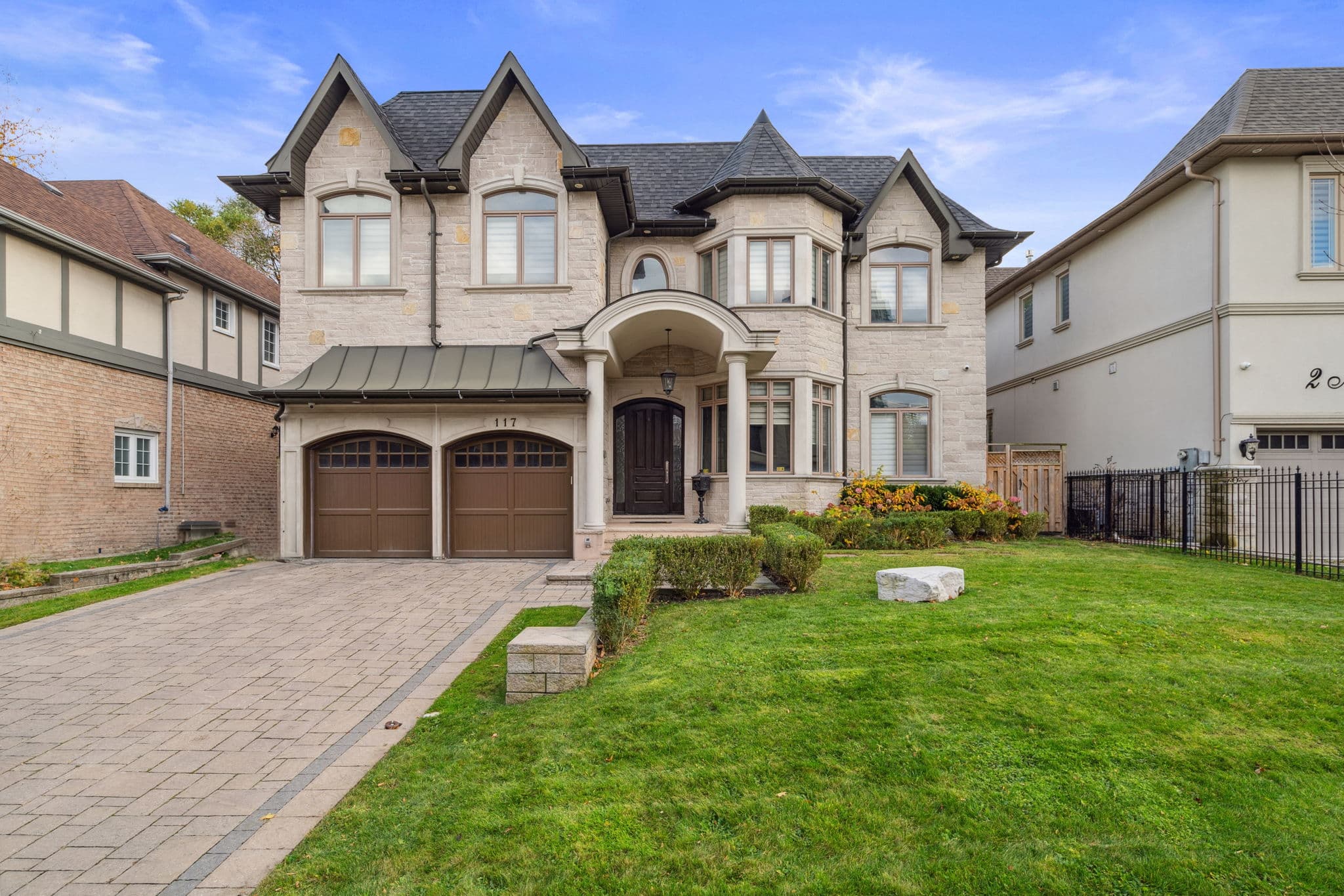 117 Upper Canada Dr Toronto, ON M2P 1S4
