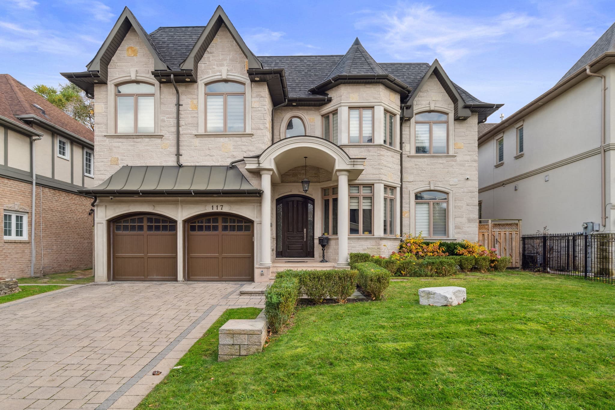 117 Upper Canada Dr Toronto, ON M2P 1S4