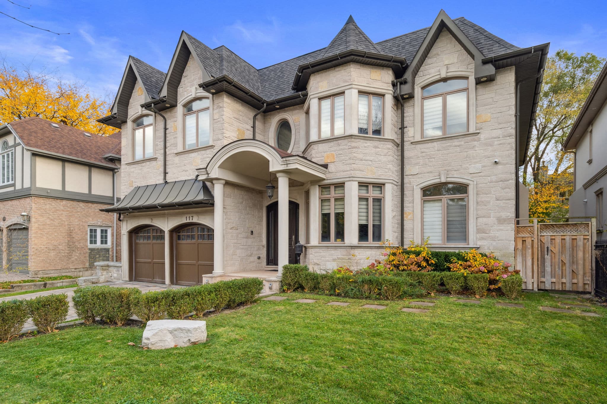 117 Upper Canada Dr Toronto, ON M2P 1S4