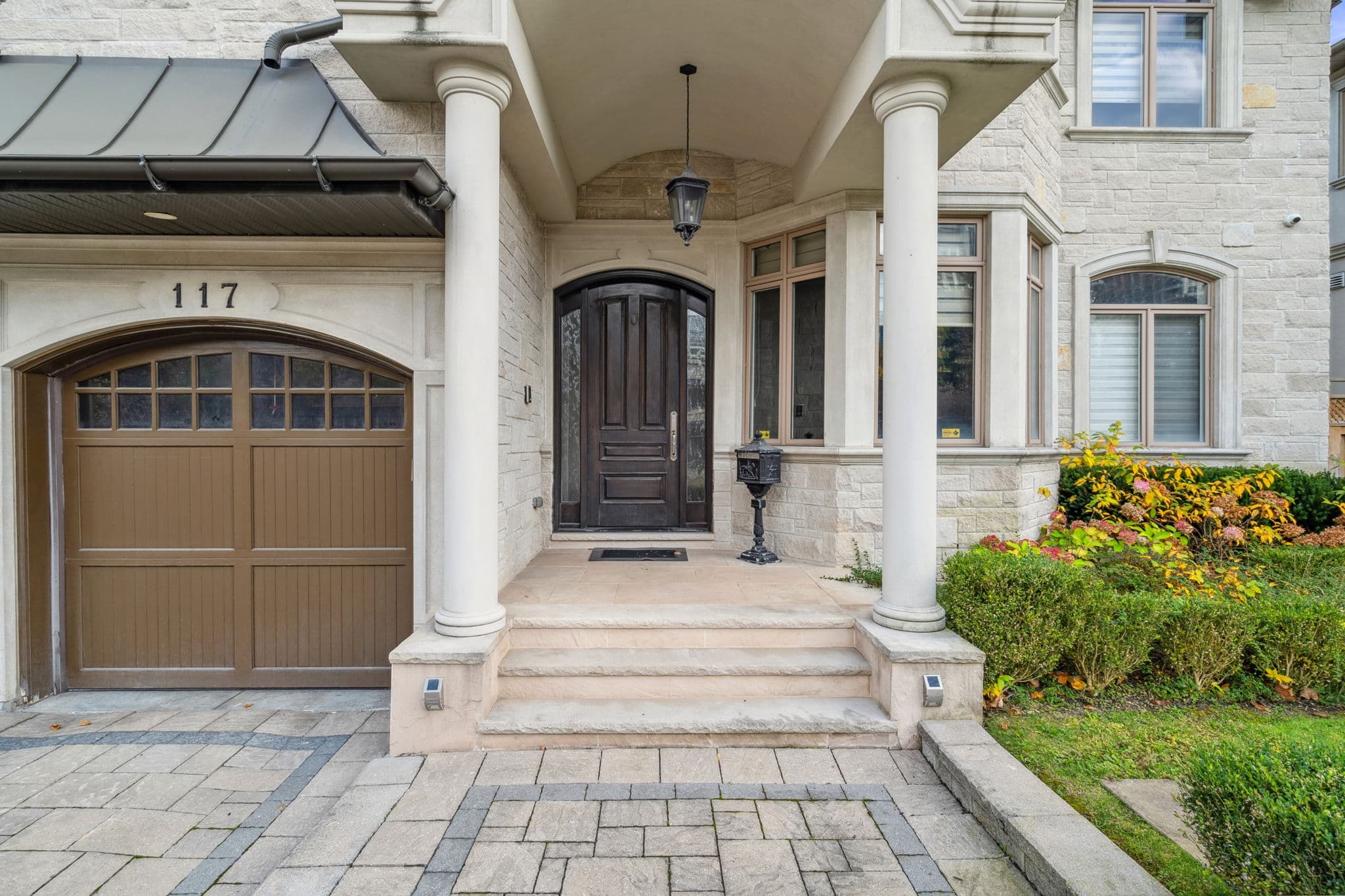 117 Upper Canada Dr Toronto, ON M2P 1S4