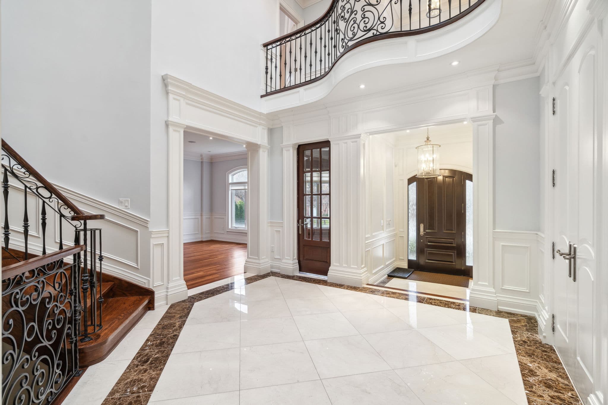 117 Upper Canada Dr Toronto, ON M2P 1S4