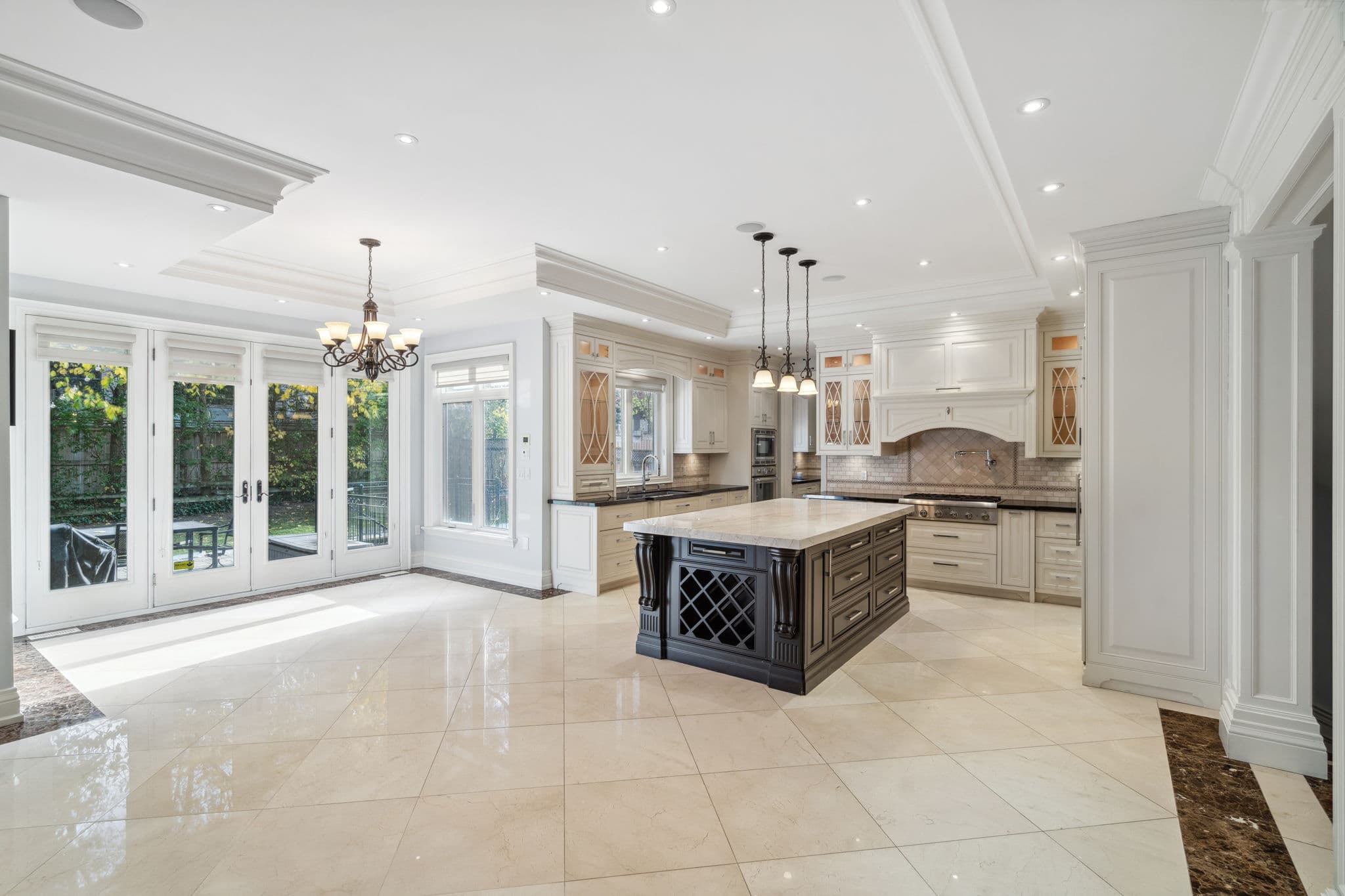 117 Upper Canada Dr Toronto, ON M2P 1S4